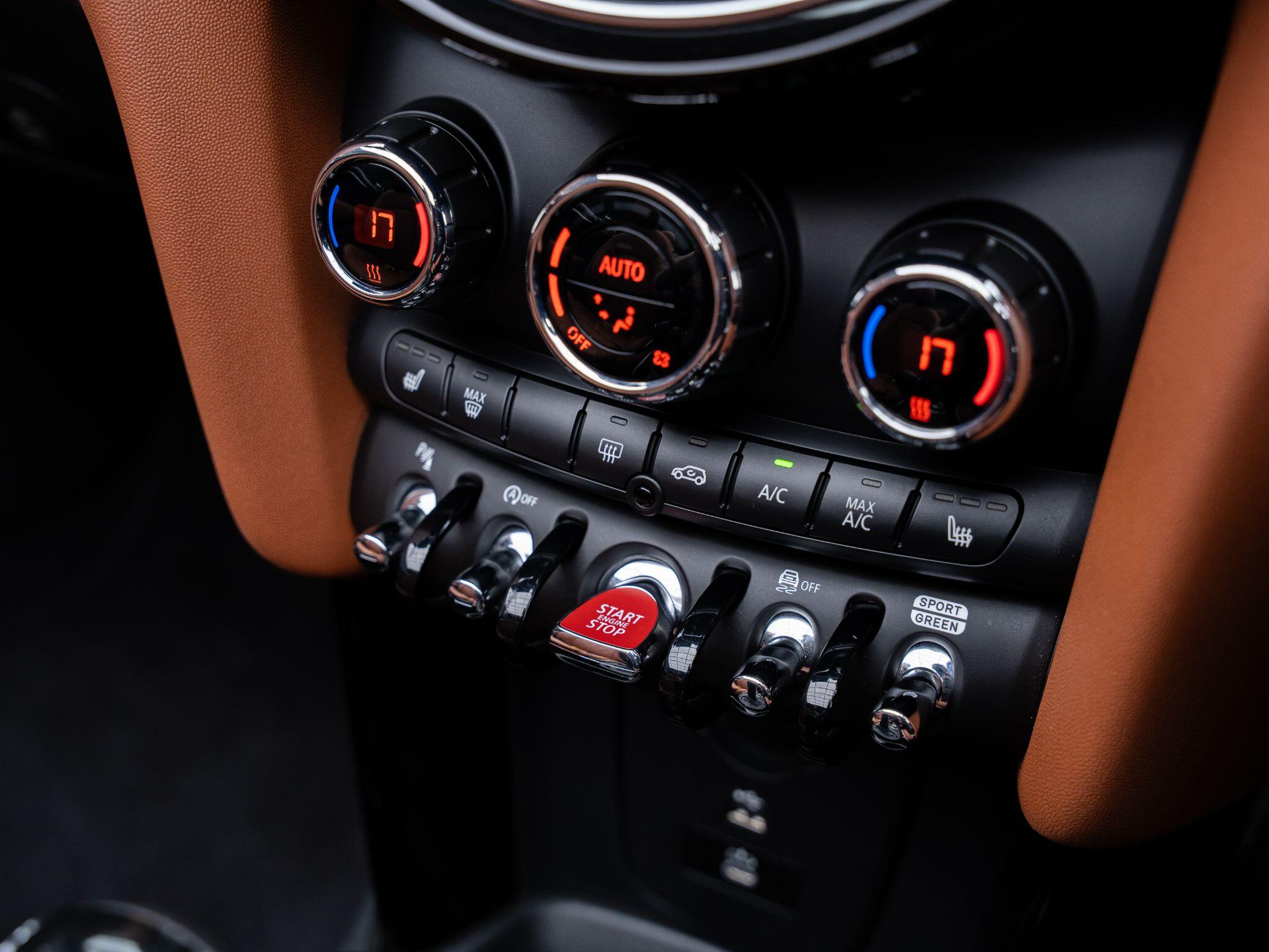 Mini Convertible view 26