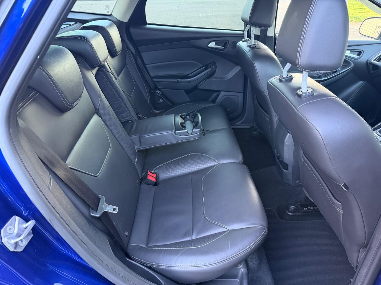 Ford Focus view 12