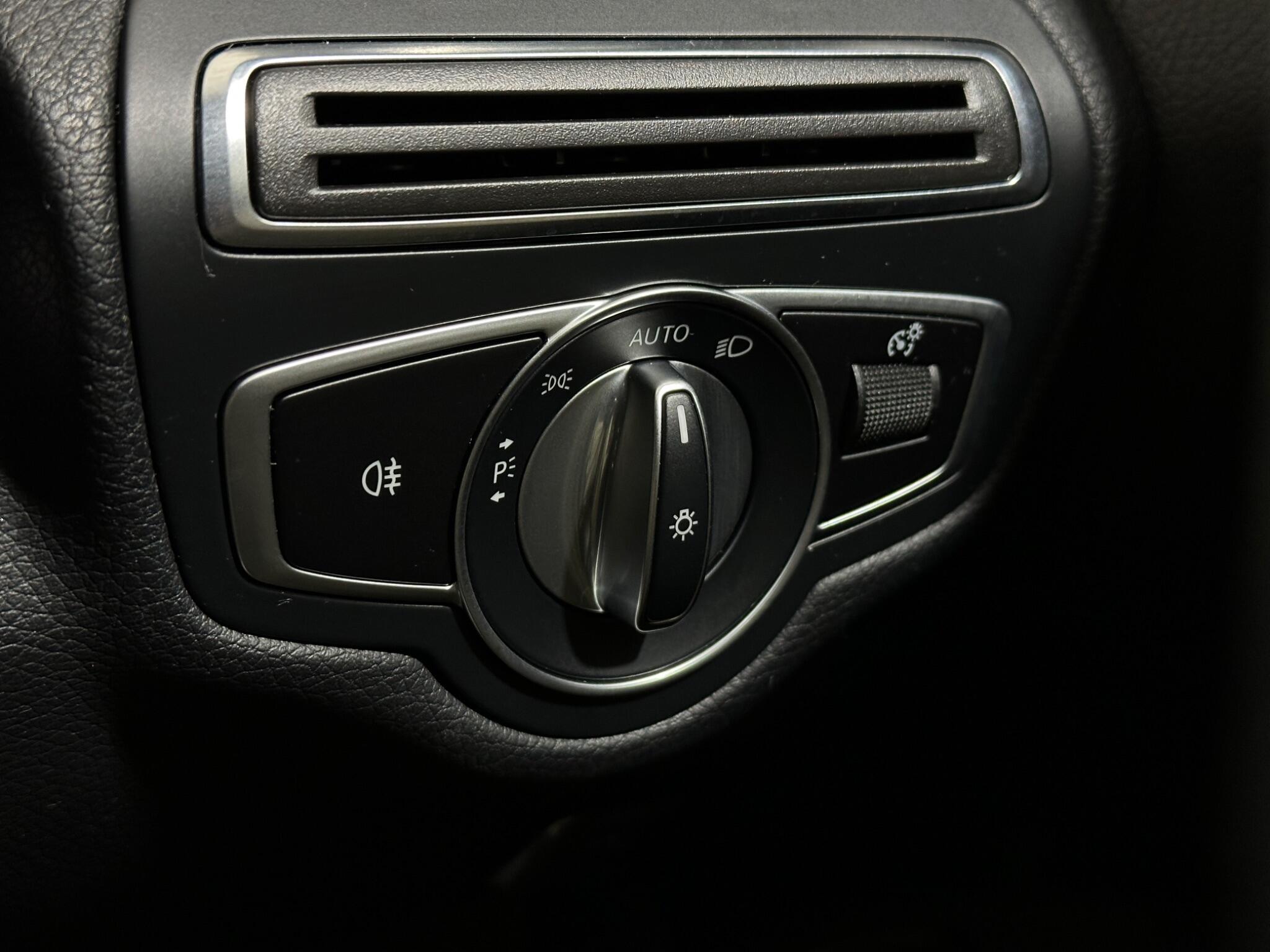 Mercedes-Benz C-Class view 18