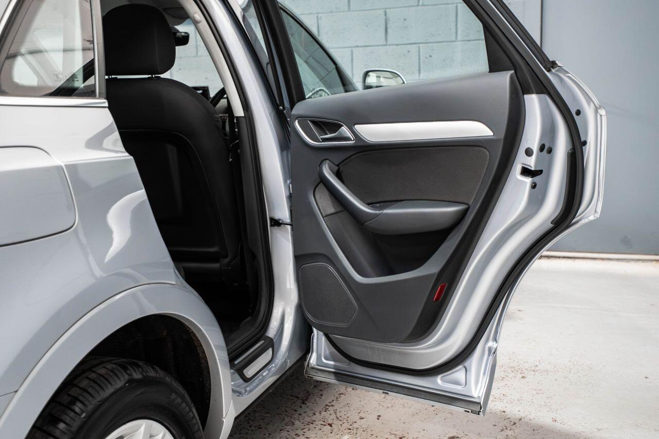 Audi Q3 view 22