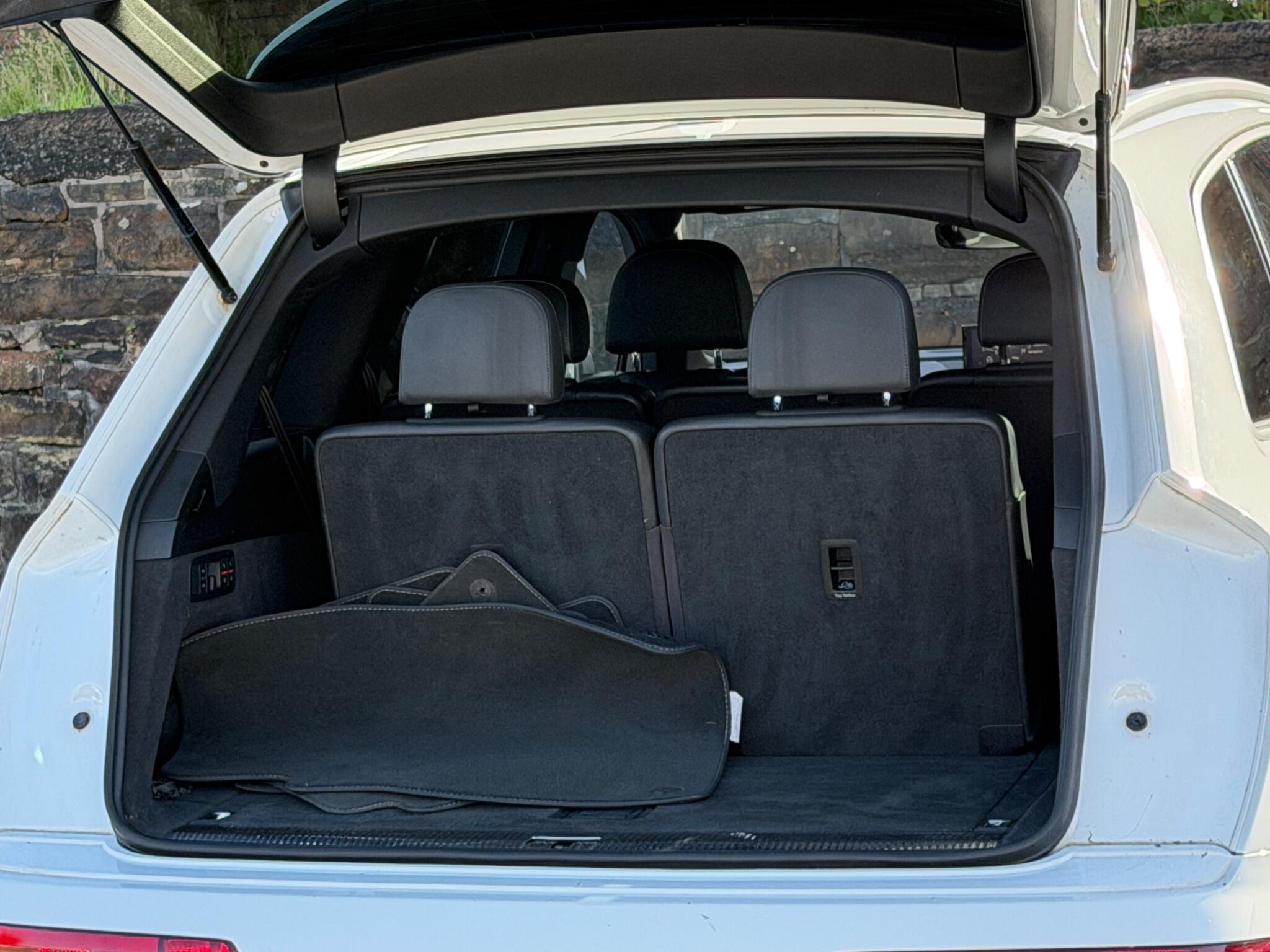 Audi Q7 view 20