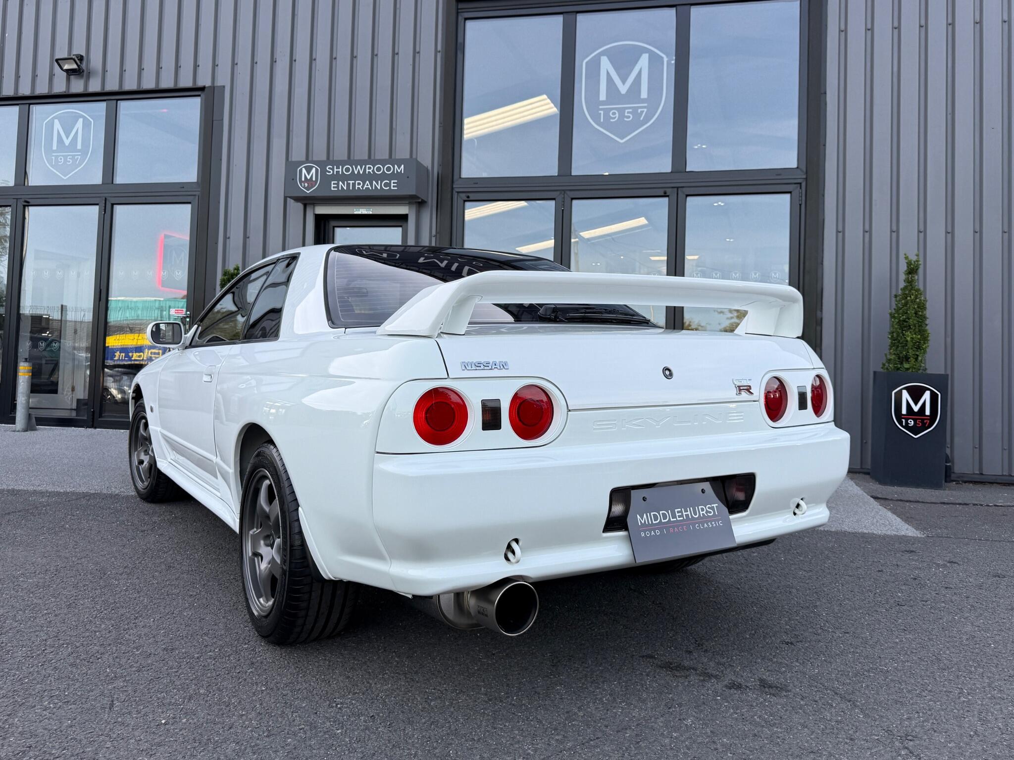 Nissan Skyline view 7
