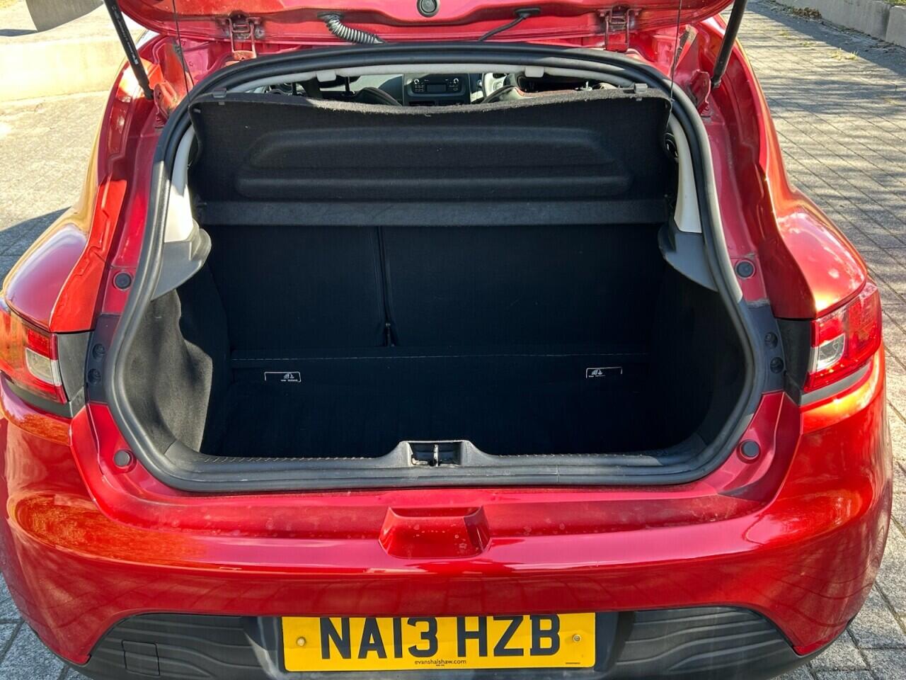 Renault Clio view 15