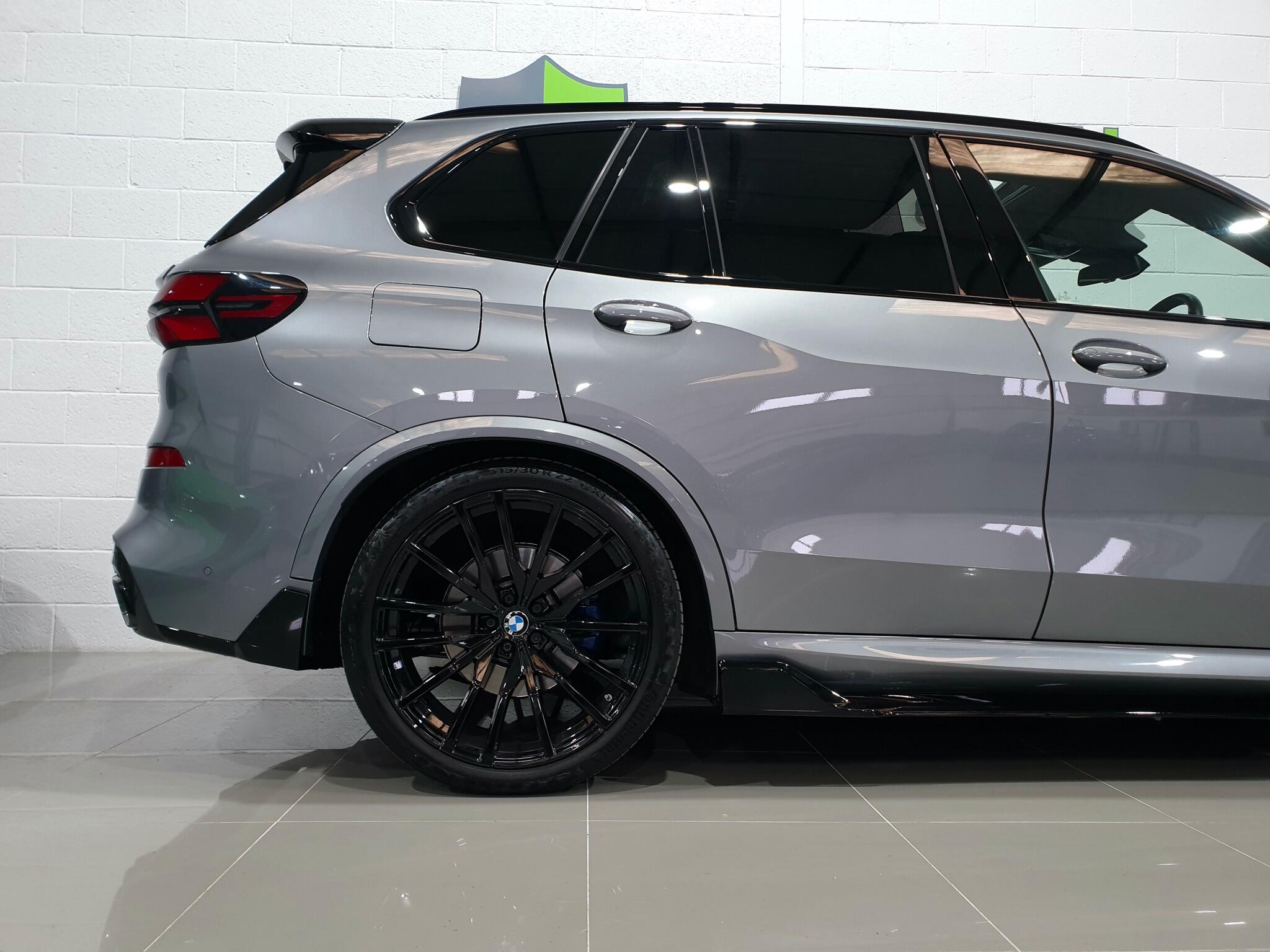 BMW X5 view 16