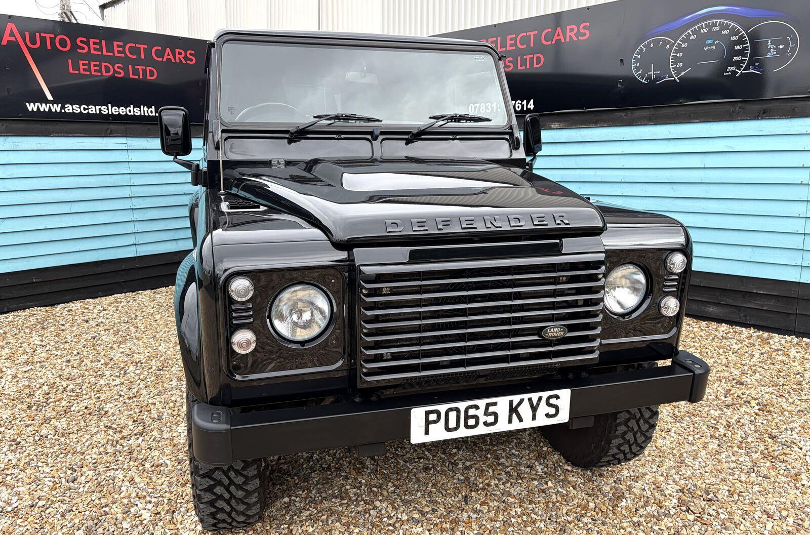 Land Rover Defender view 4