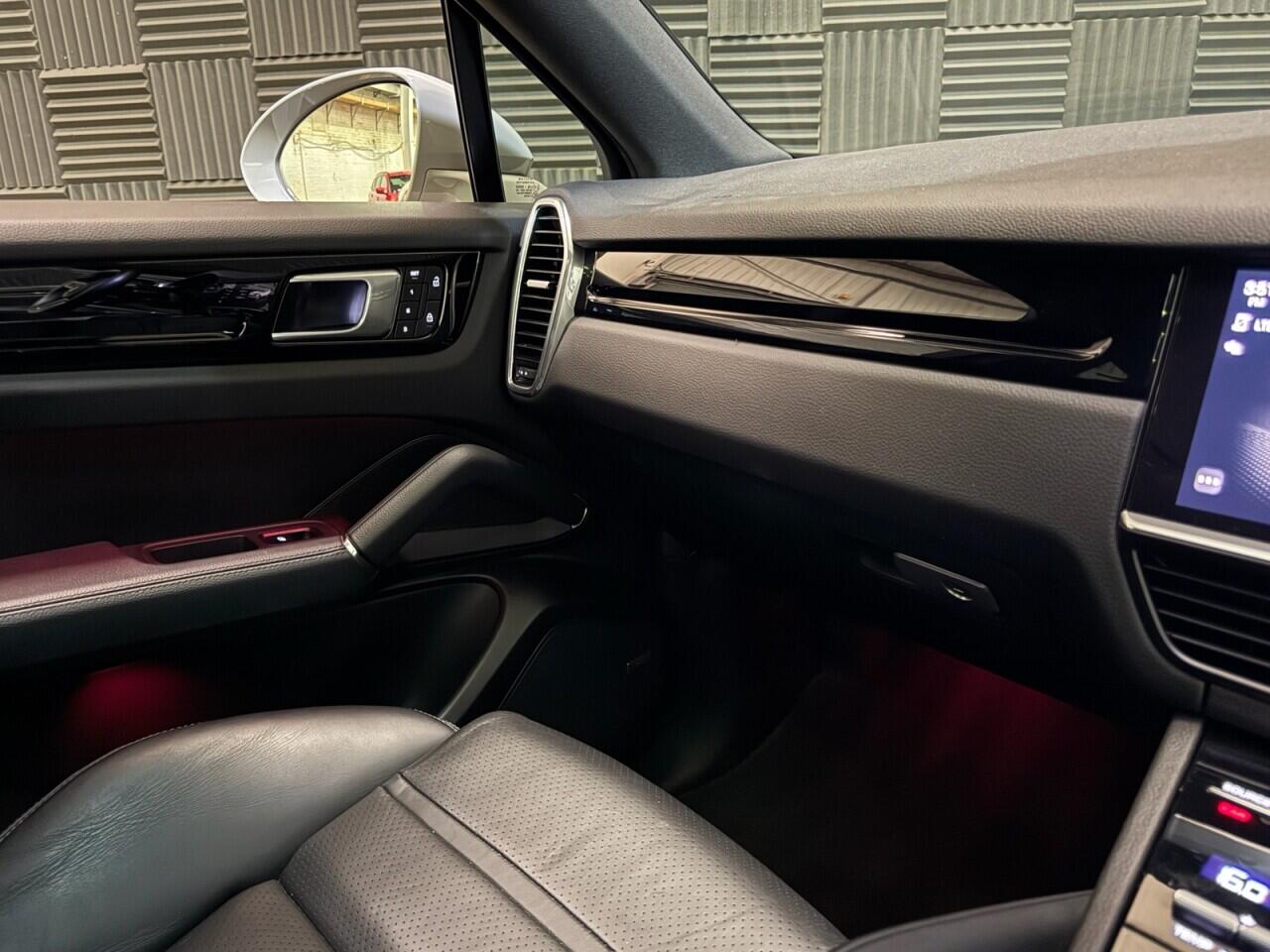 Porsche Cayenne view 15