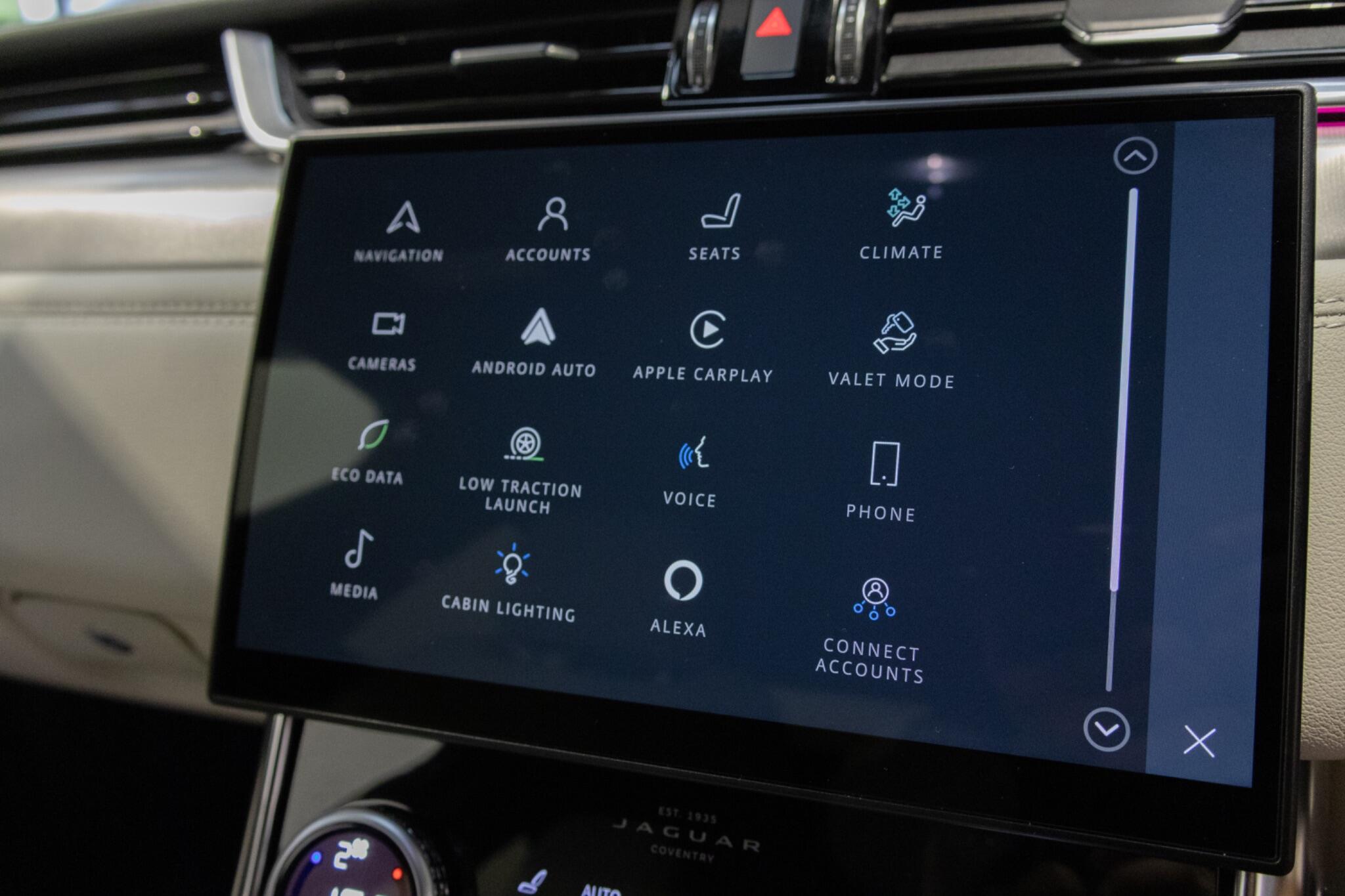Jaguar XF view 19