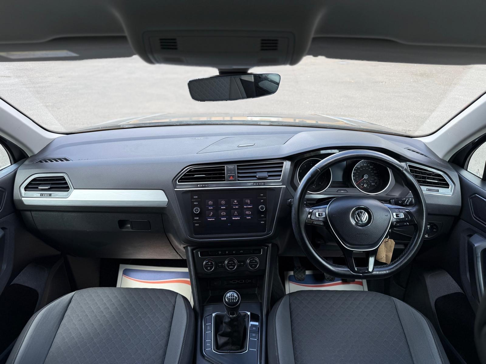 Volkswagen Tiguan view 26