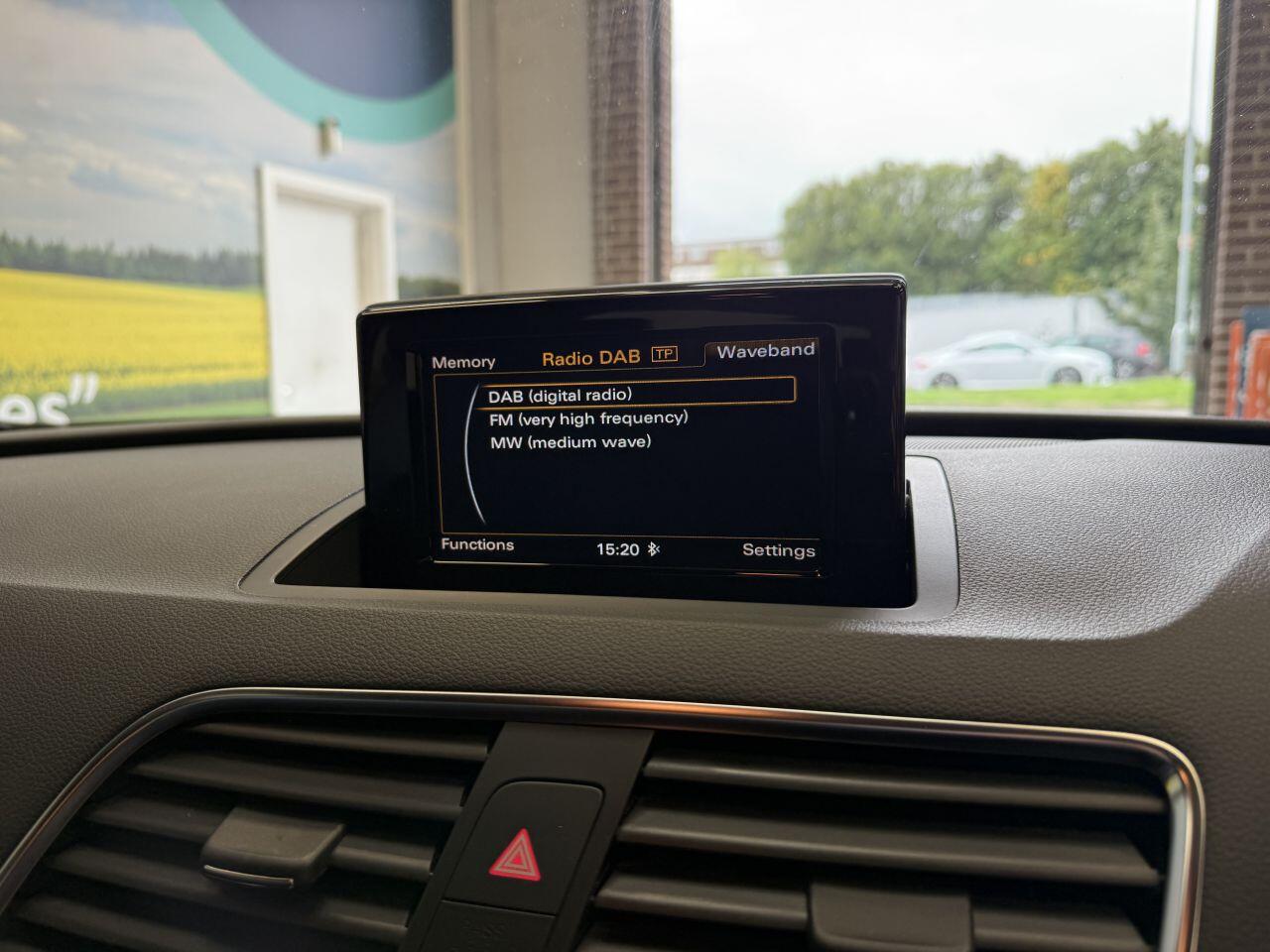 Audi Q3 view 28
