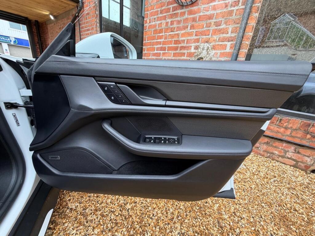 Porsche Taycan view 17