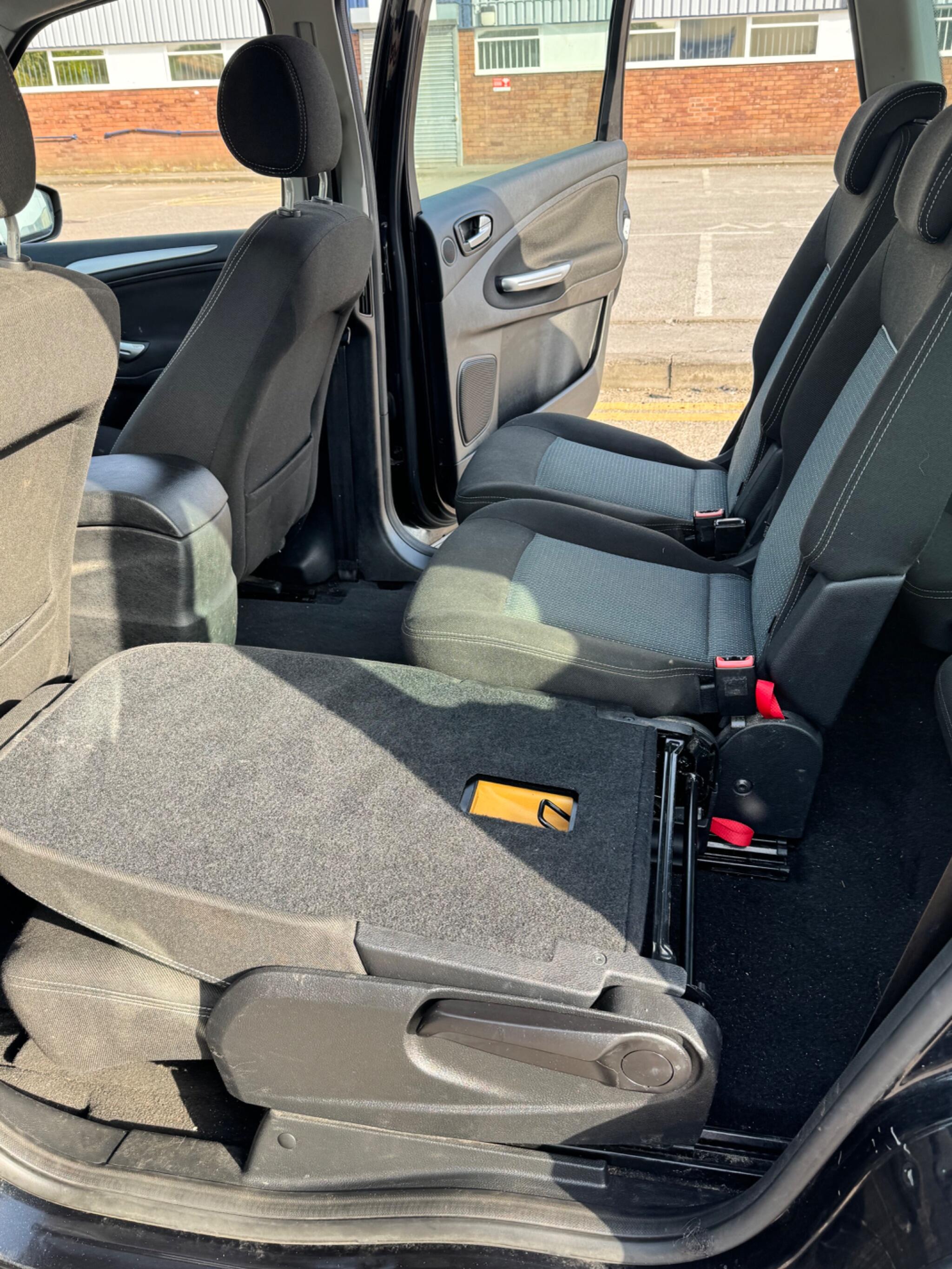 Ford S-Max view 27