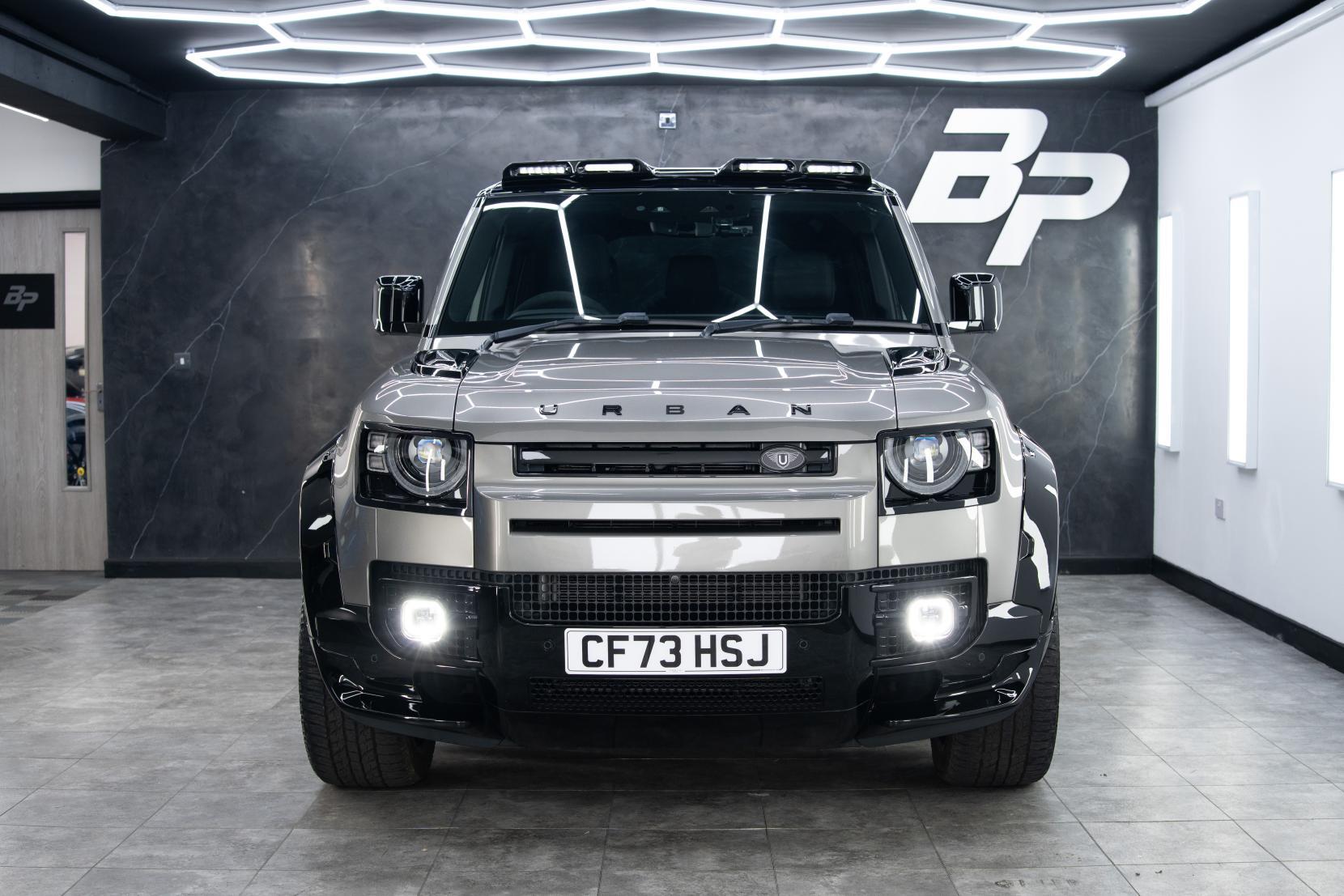 Land Rover Defender 110 view 18