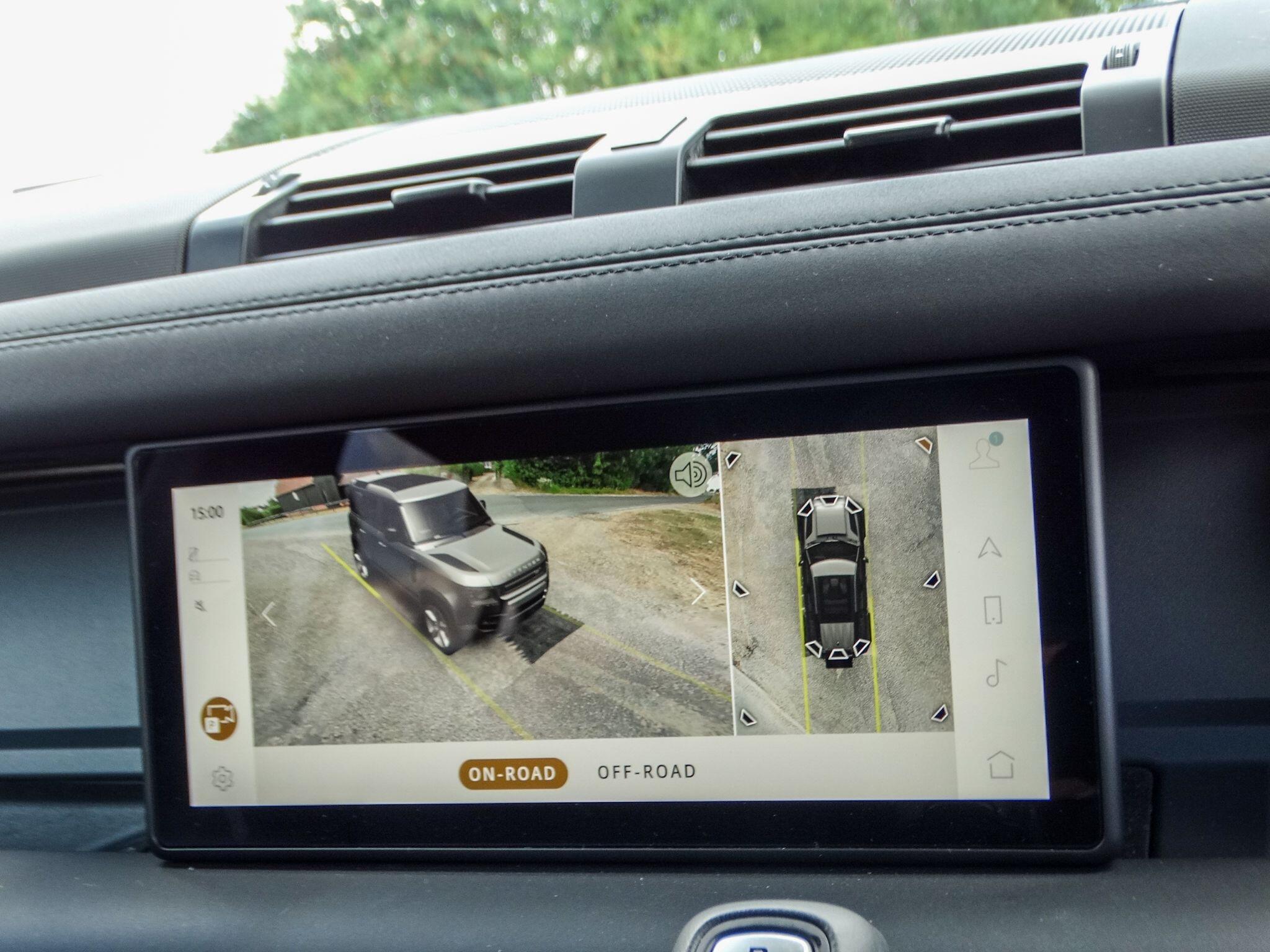 Land Rover Defender view 25