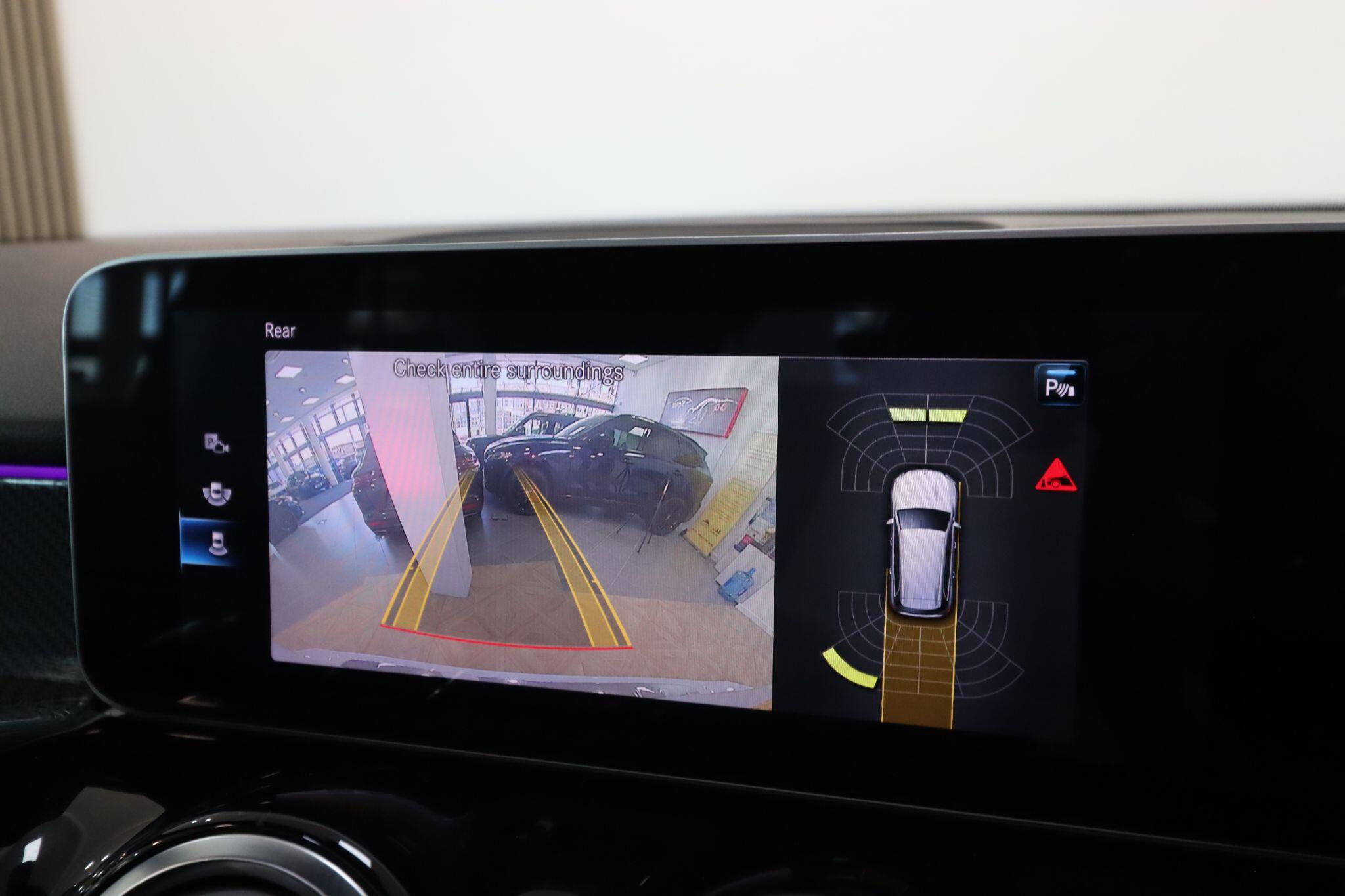 Mercedes-Benz GLB view 35