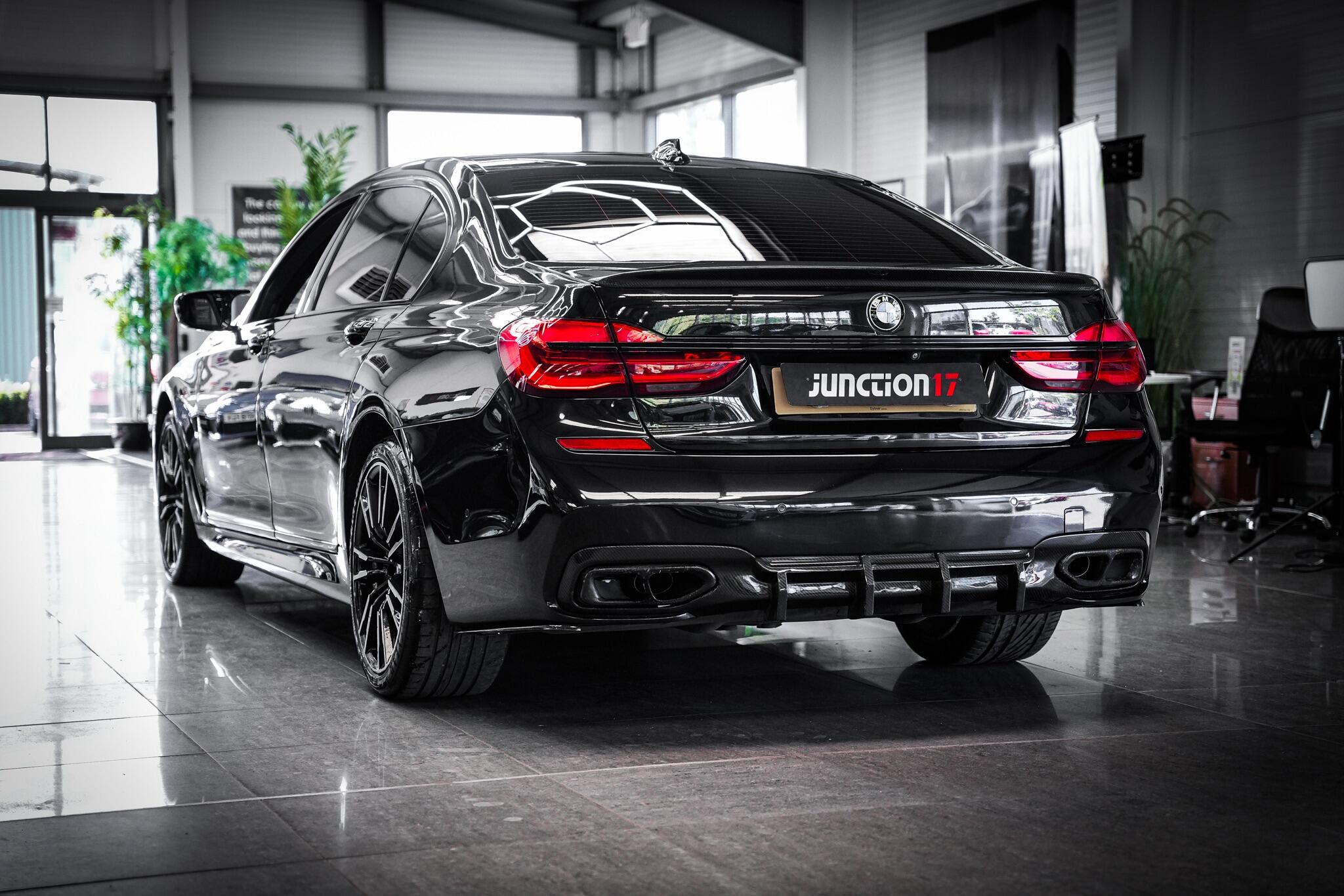 BMW 7 Series view 14