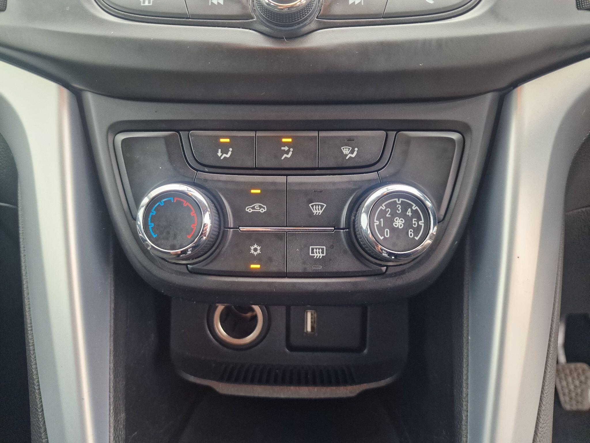 Vauxhall Zafira Tourer view 34