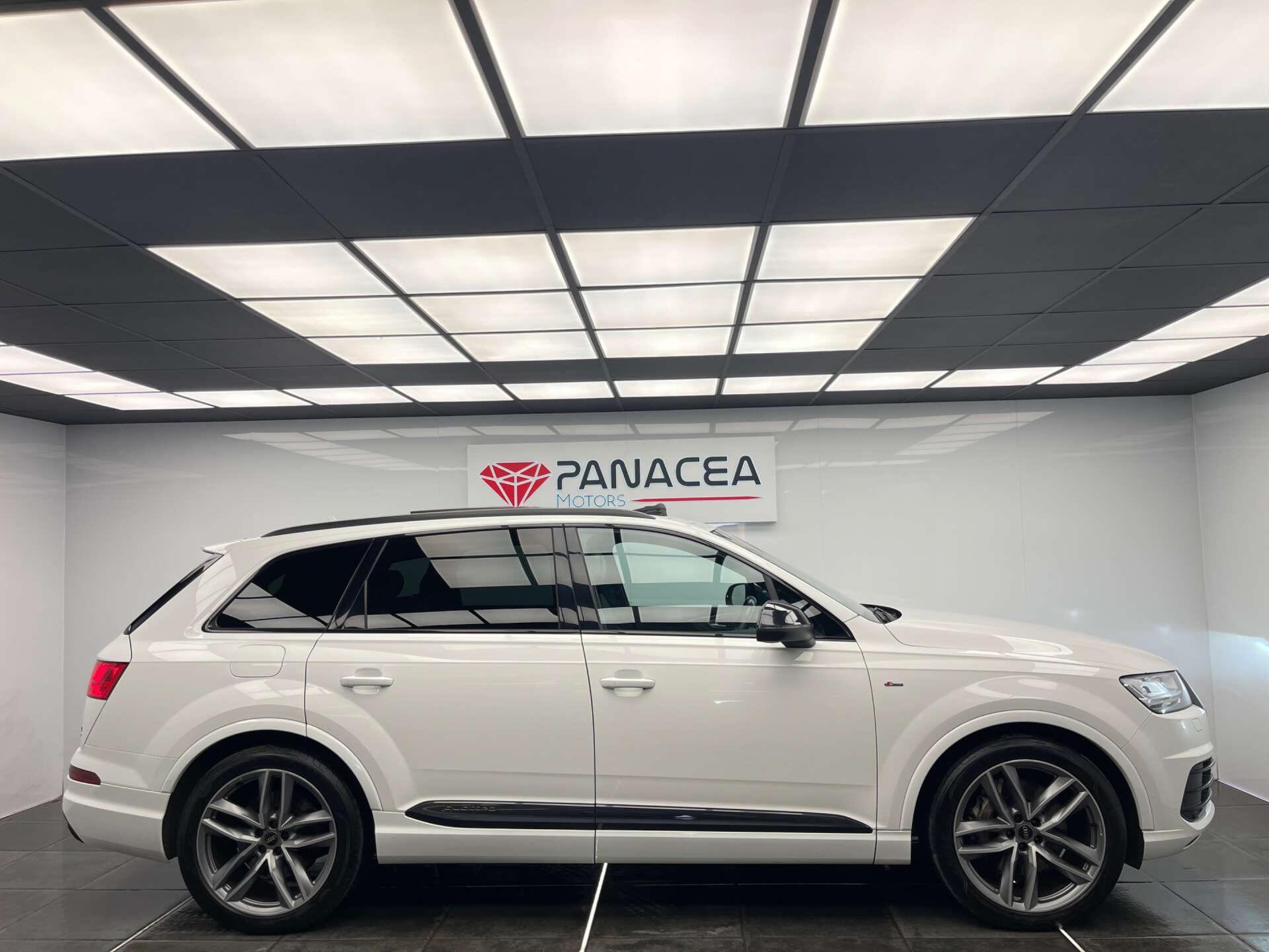 Audi Q7 view 2