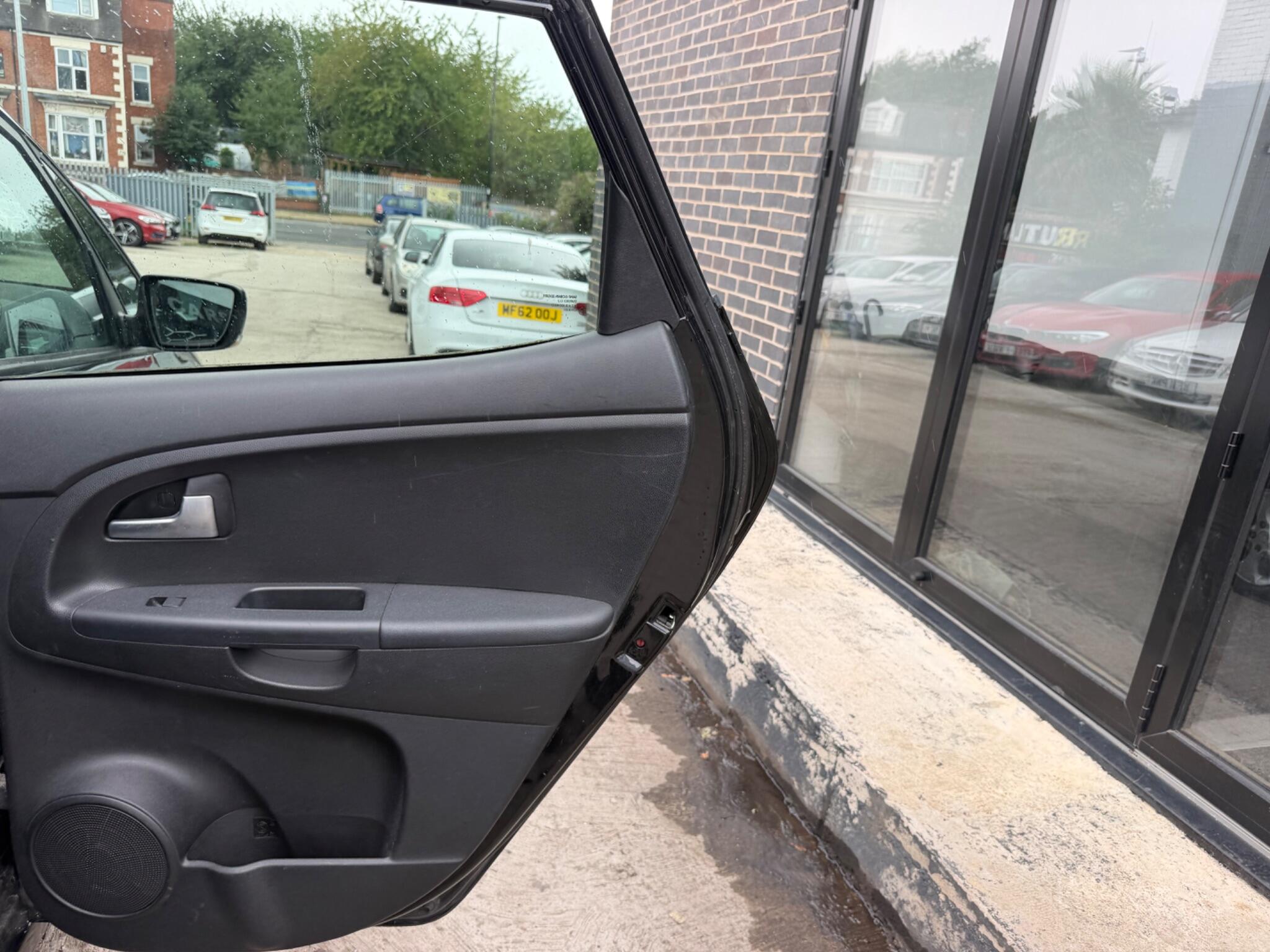 Kia Venga view 19