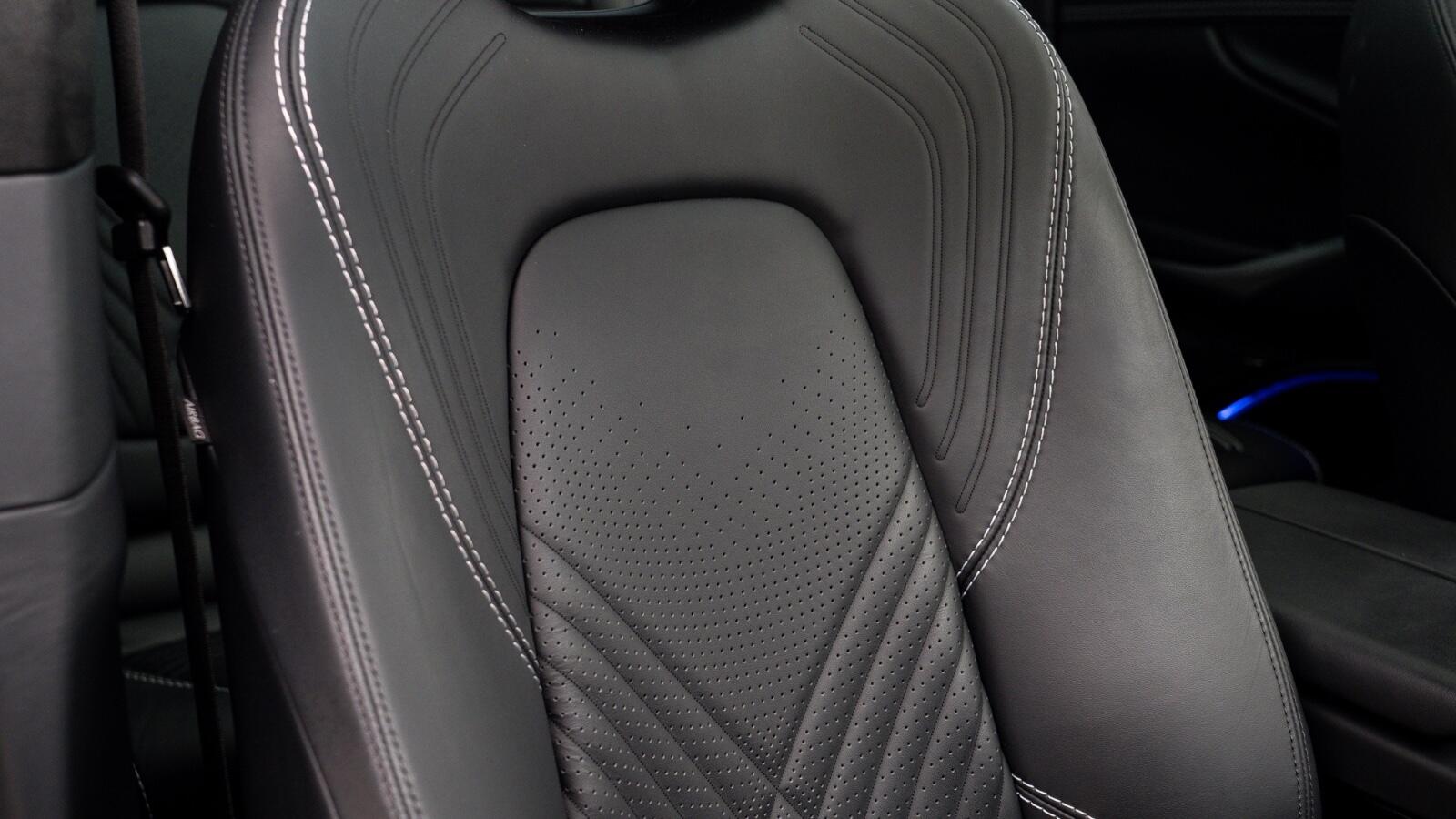 Aston Martin DBX view 25
