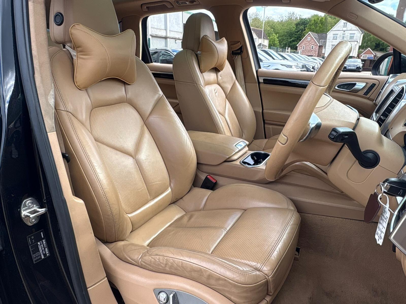Porsche Cayenne view 12