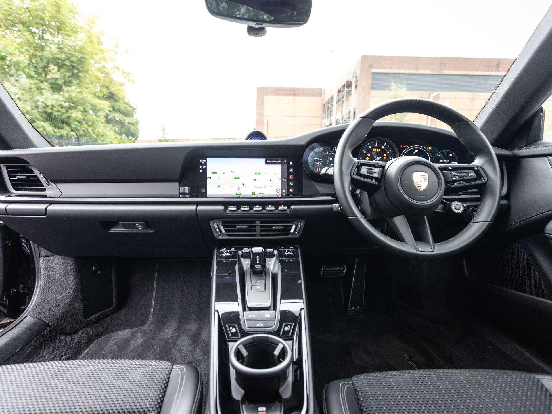 Porsche 911 view 11