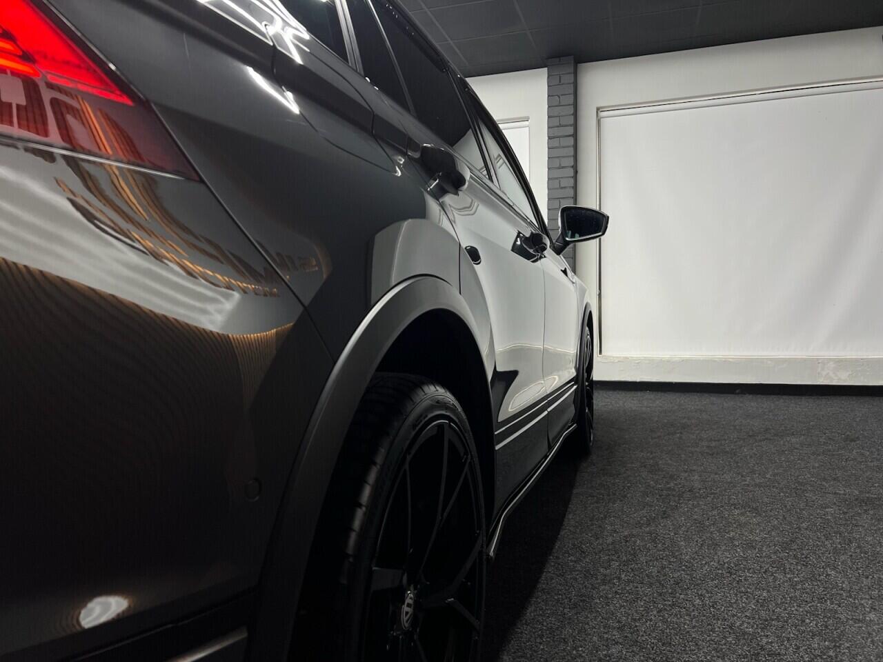 Volkswagen Tiguan view 15