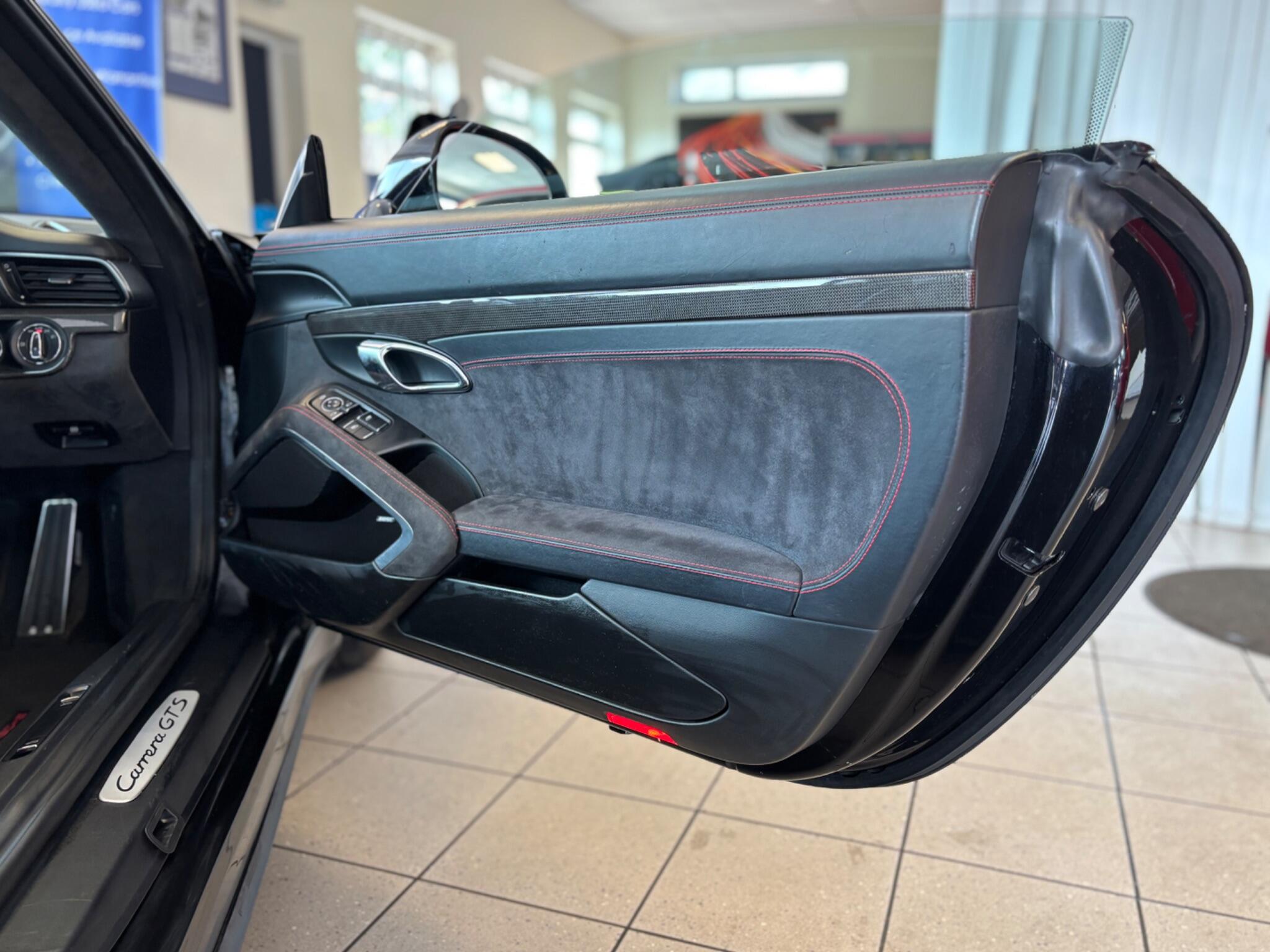 Porsche 911 view 15