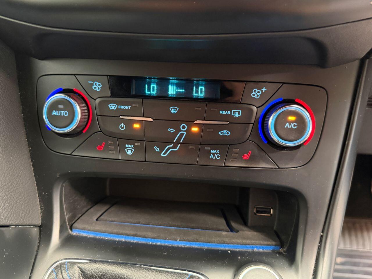 Ford Focus view 40