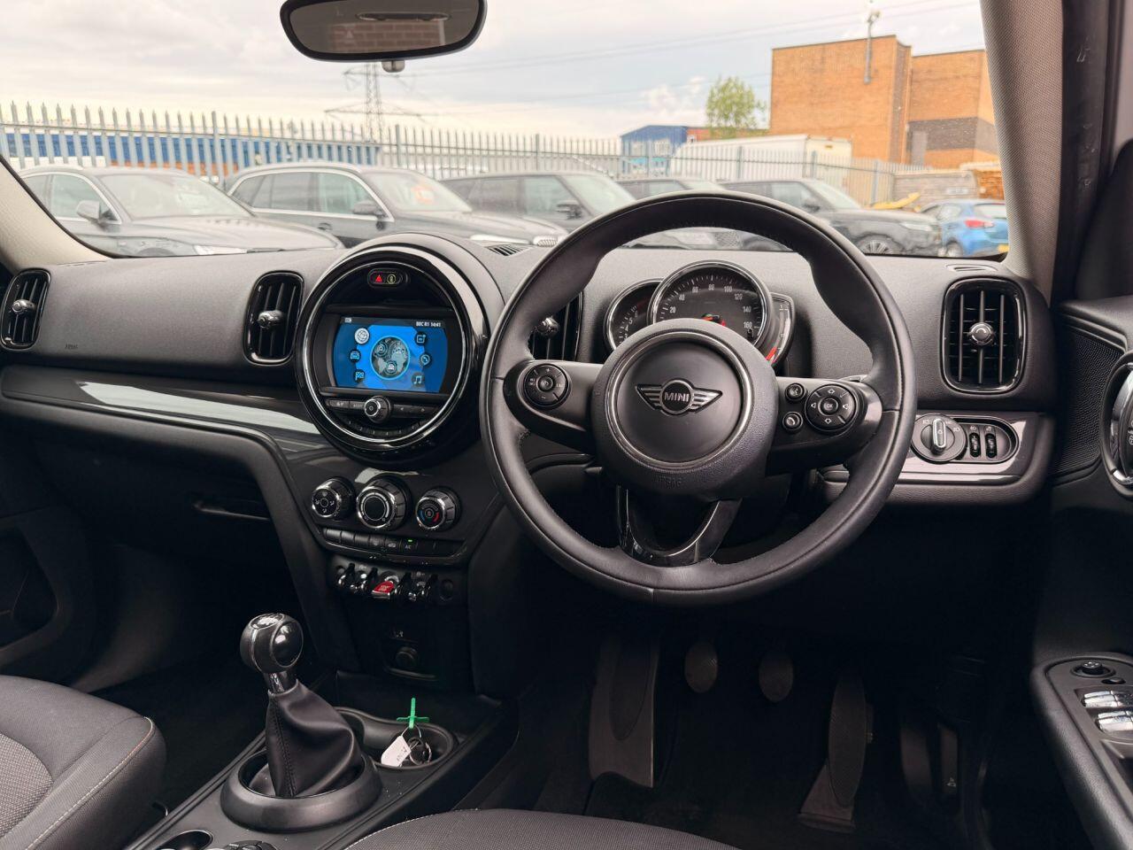 Mini Countryman view 2