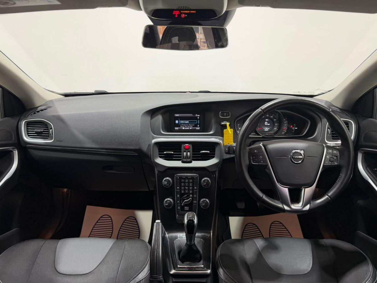 Volvo V40 view 4