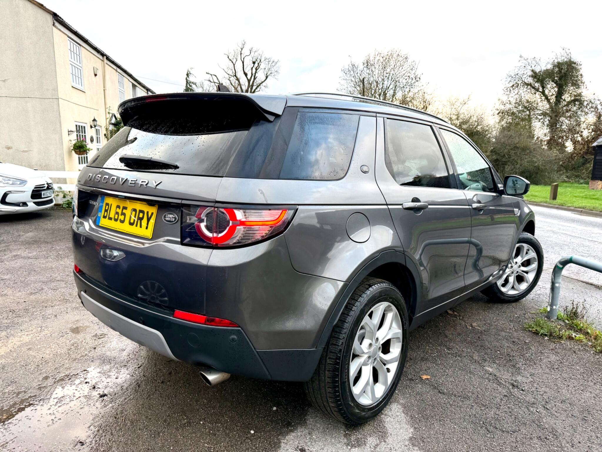 2015 Land Rover Discovery Sport 2.0 TD4 HSE Auto 4WD Euro 6 (s/s) 5dr • 86,302 miles image 4