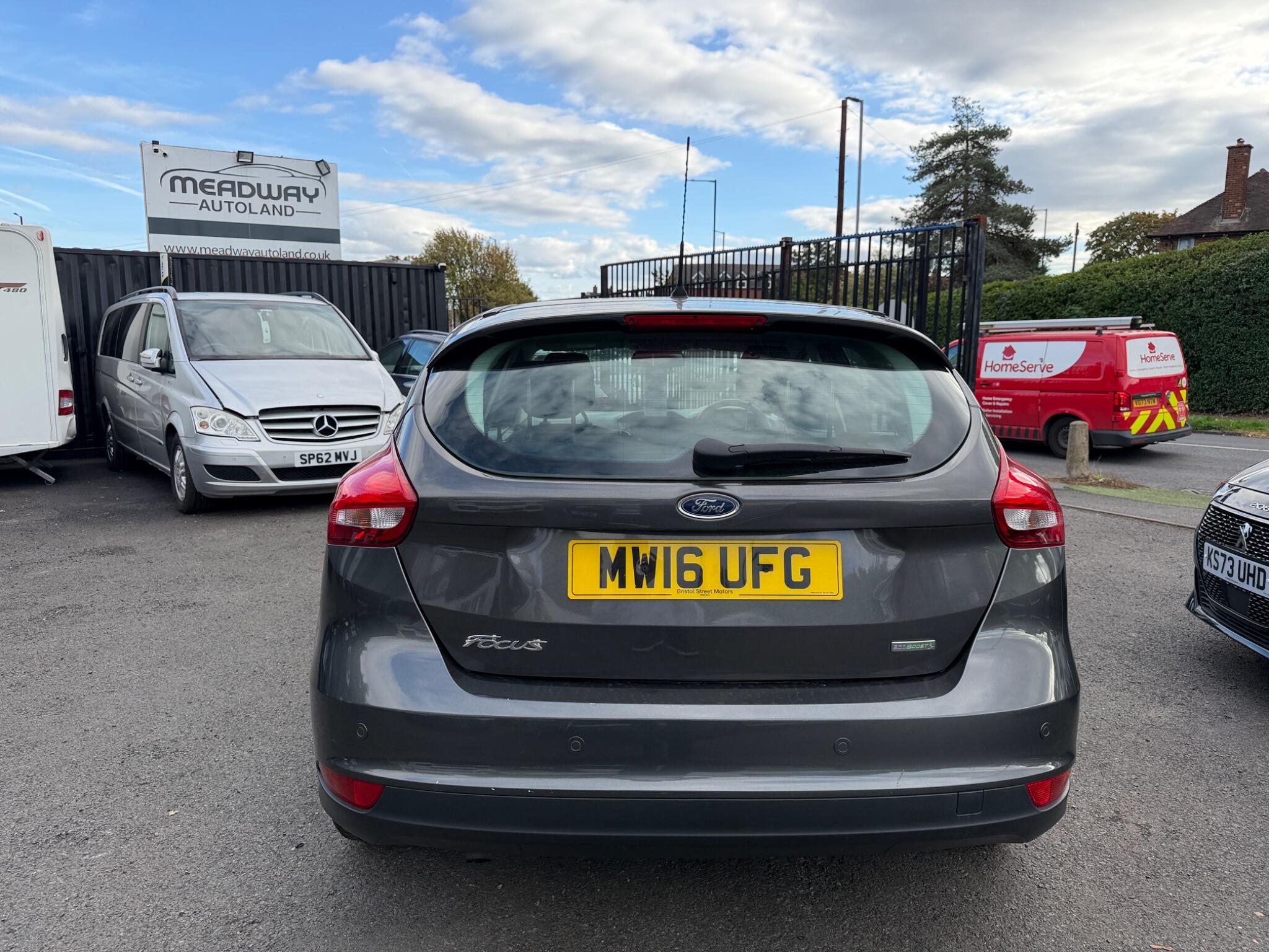 Ford Focus view 9