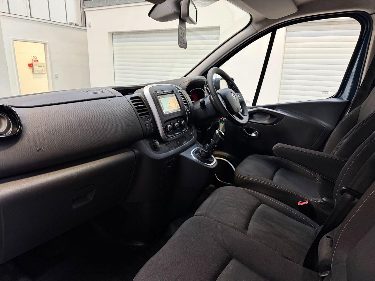 Renault Trafic view 12