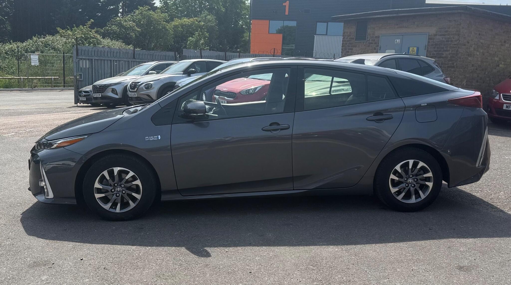 Toyota Prius view 5