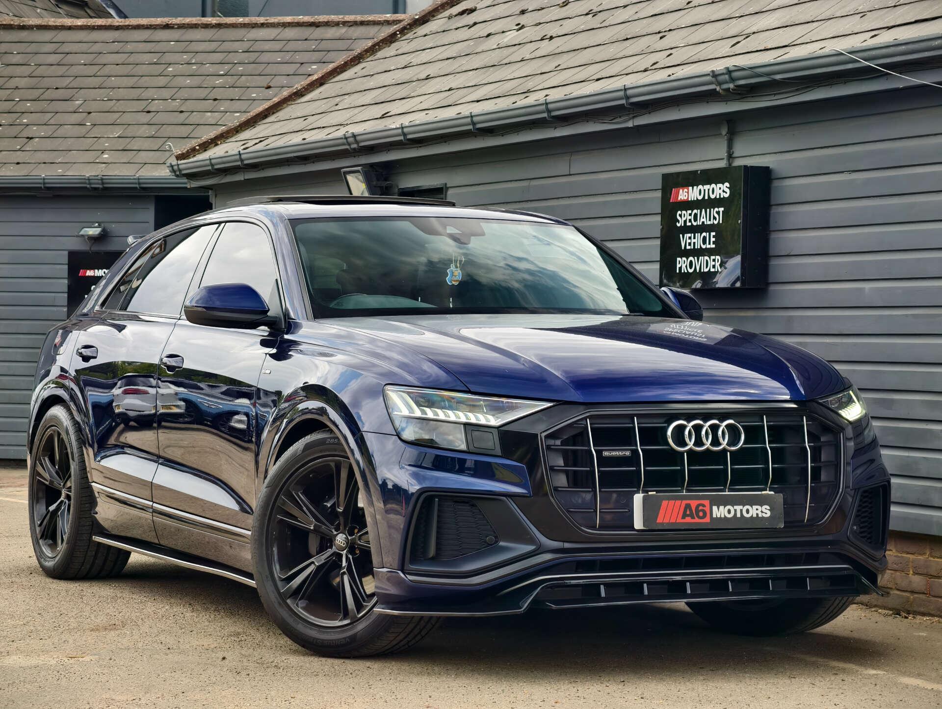 Audi Q8 view 7