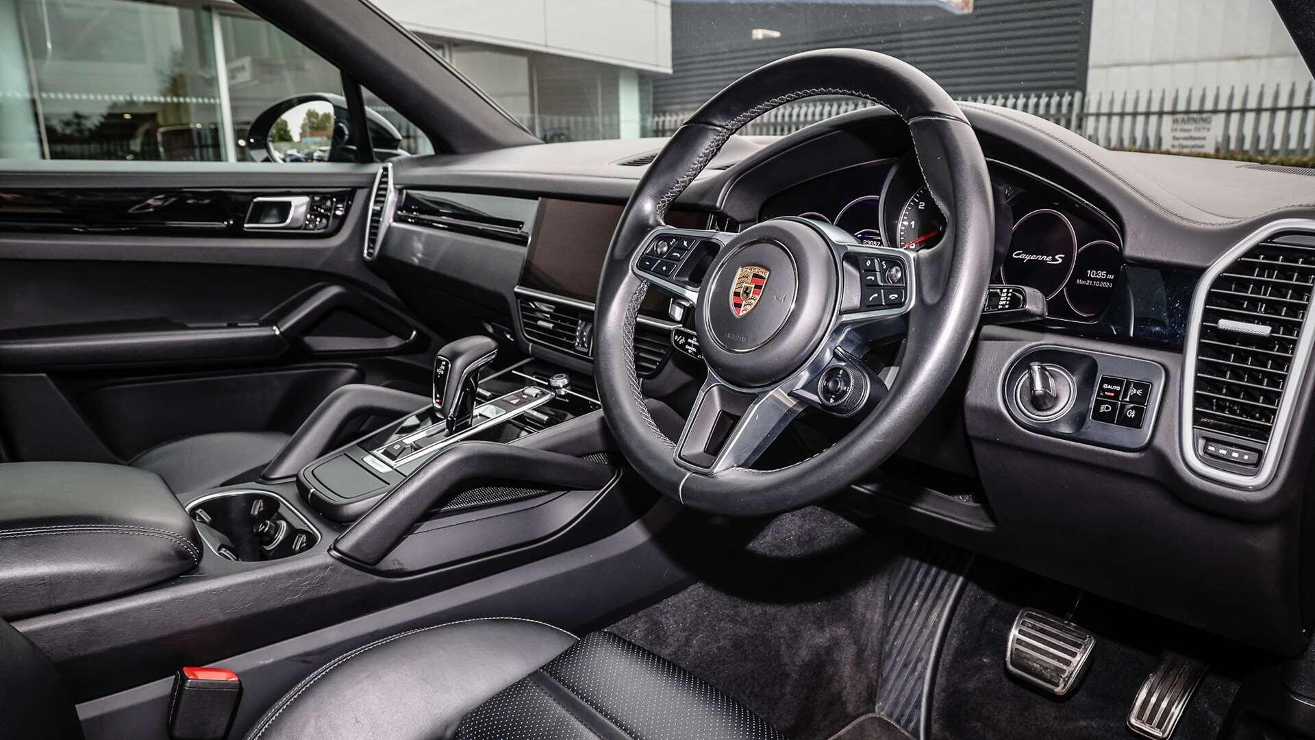 Porsche Cayenne view 11