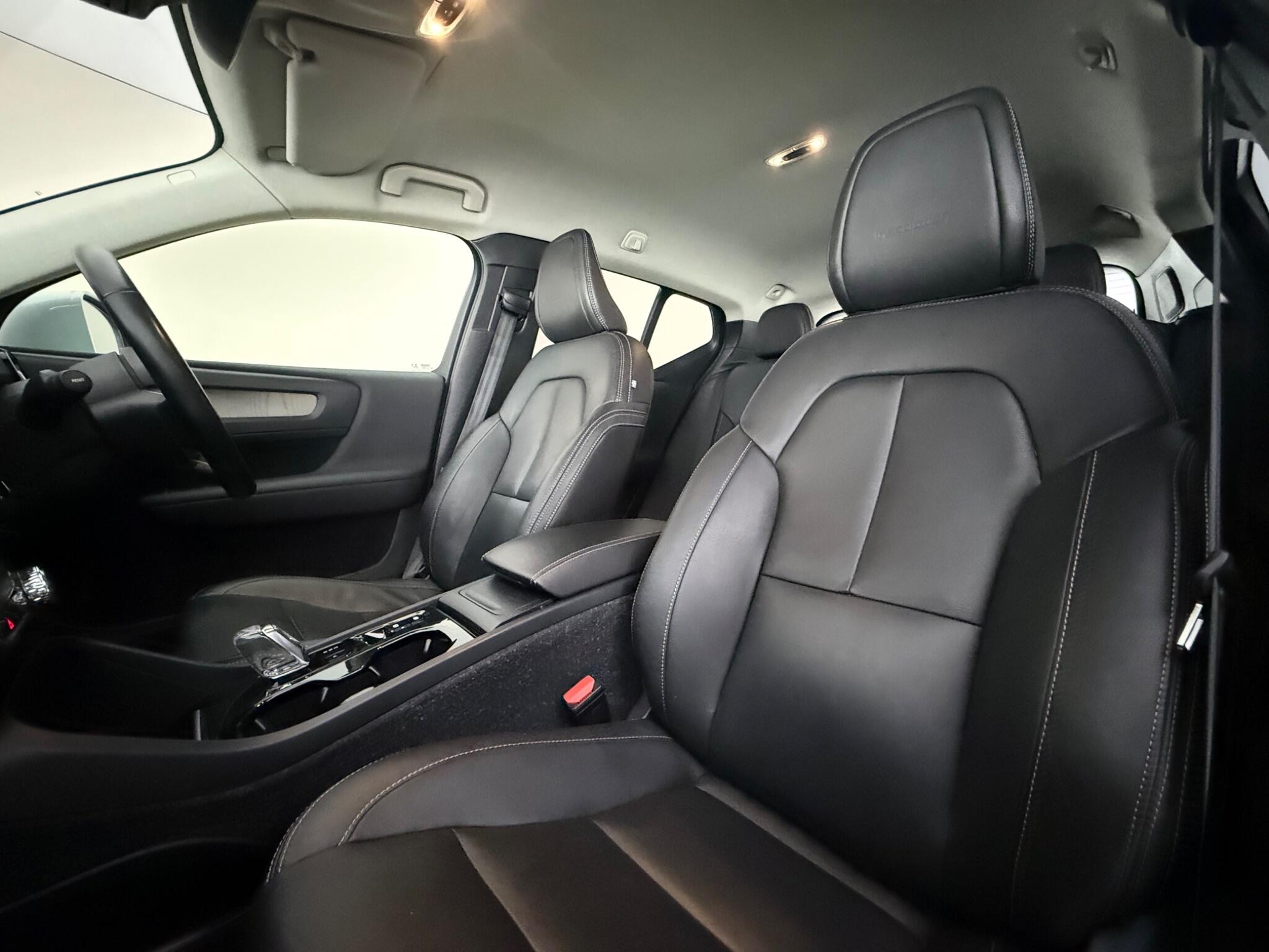 Volvo XC40 view 27