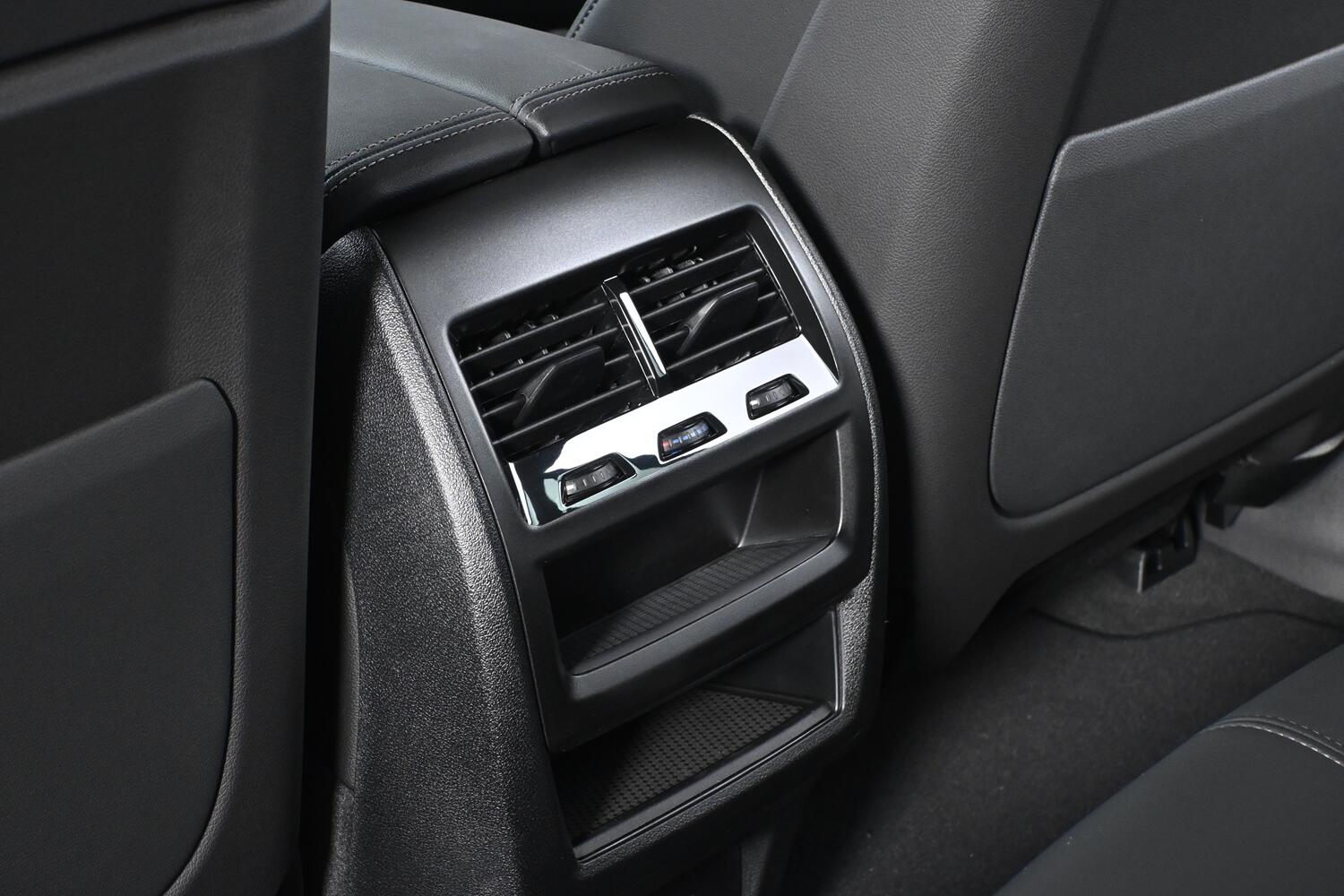 BMW X5 view 34