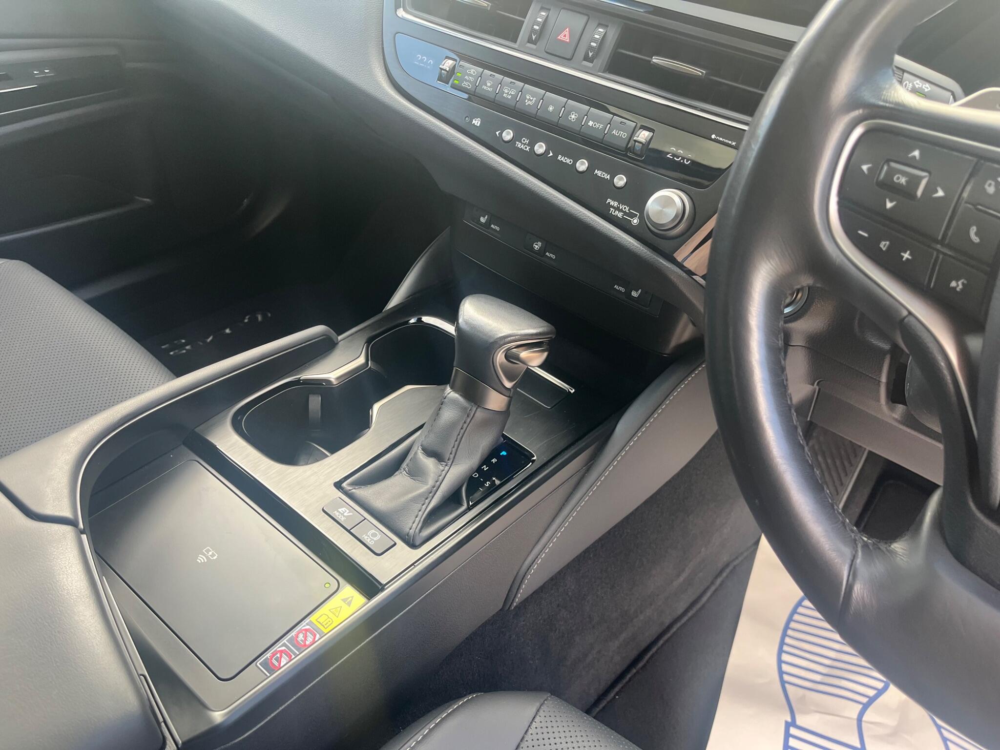 Lexus ES view 54
