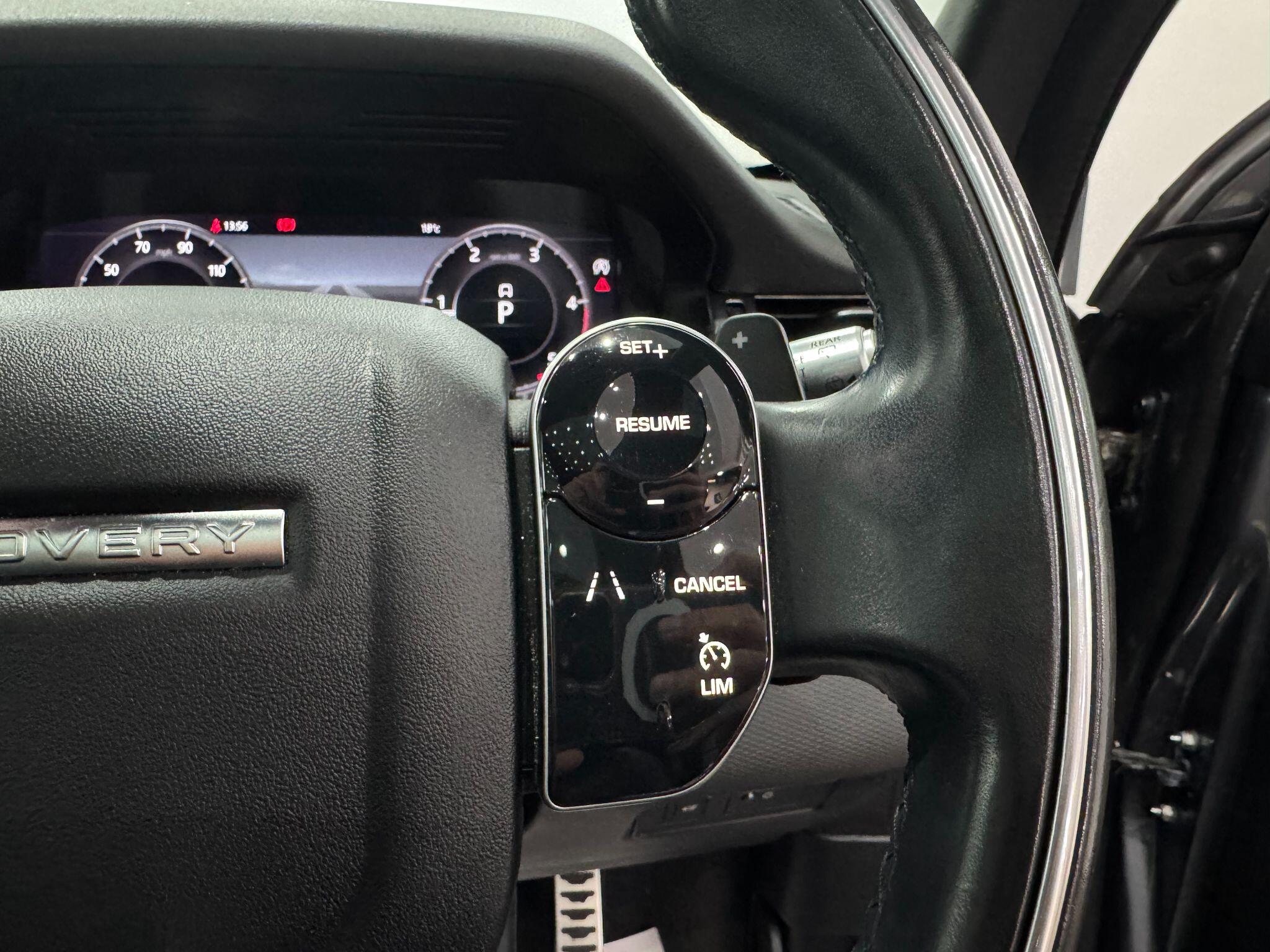 Land Rover Discovery Sport view 32