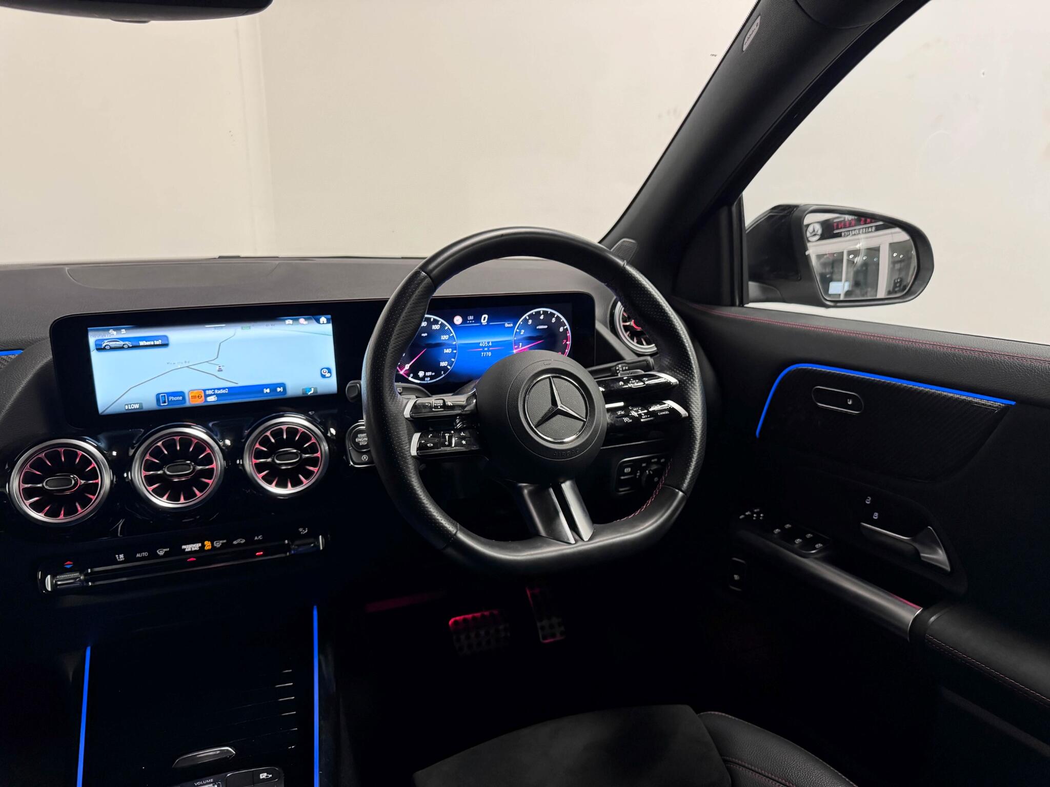 Mercedes-Benz Gla view 32