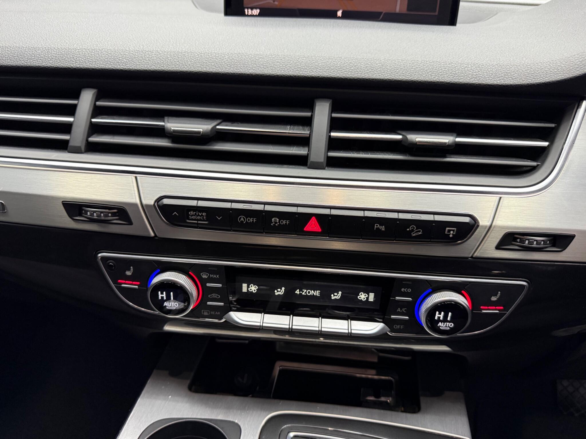 Audi Q7 view 35