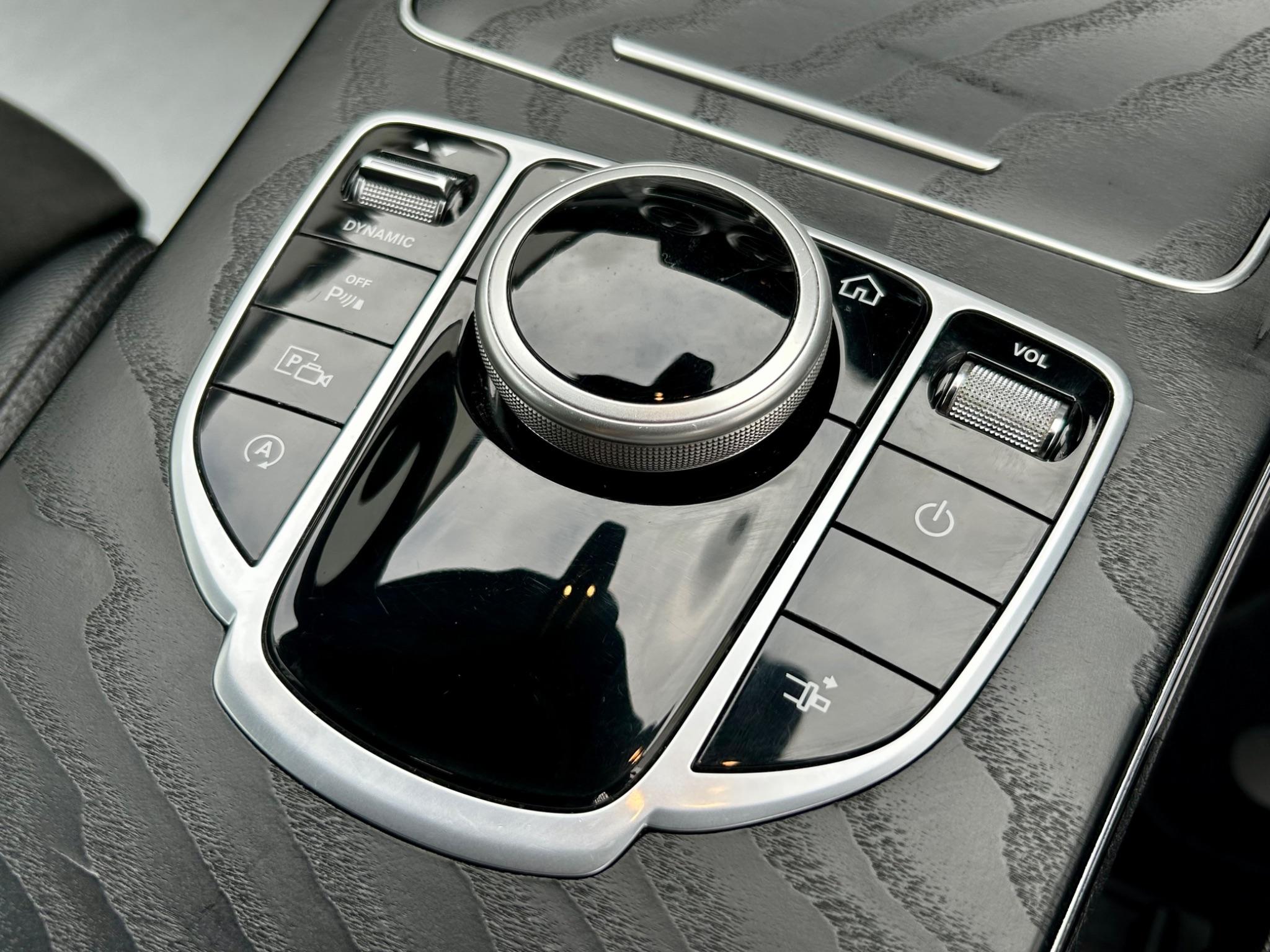 Mercedes-Benz C-Class view 21