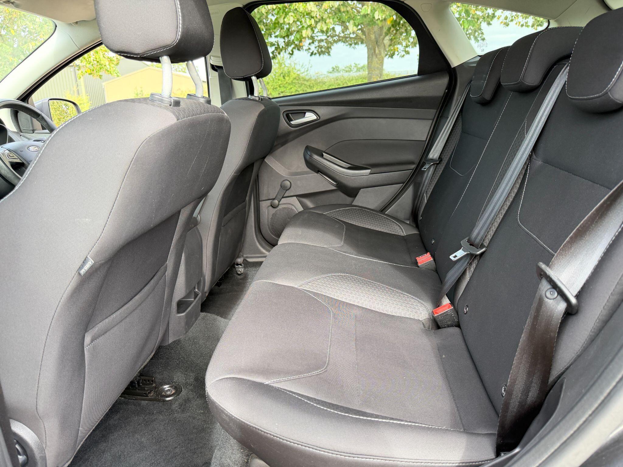 Ford Focus view 22
