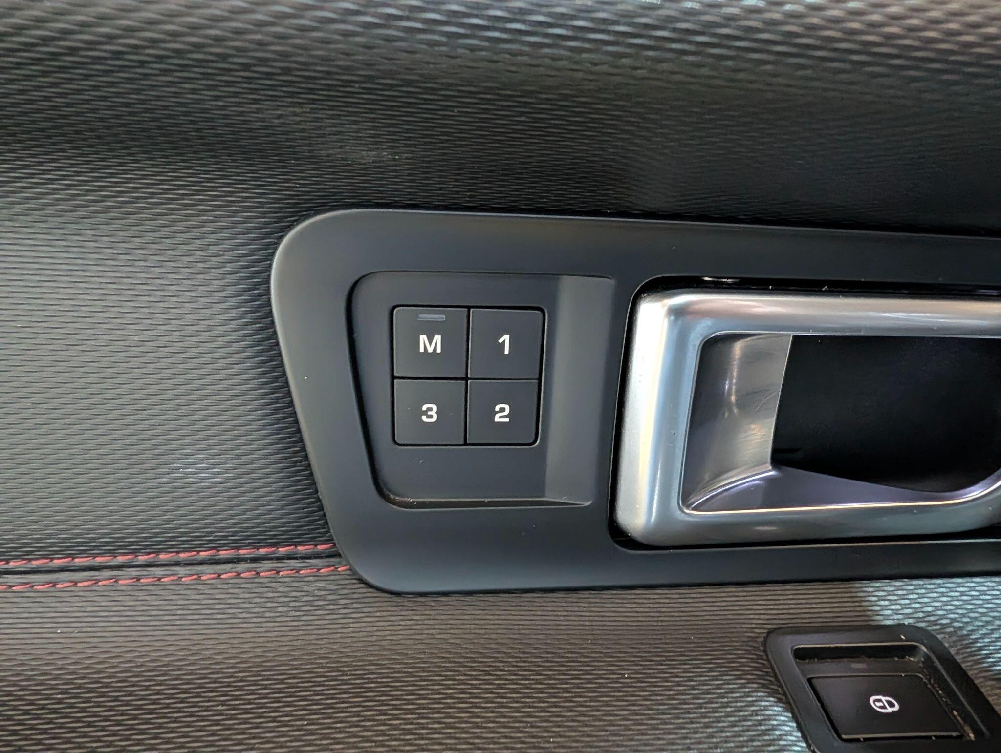 Land Rover Discovery Sport view 43