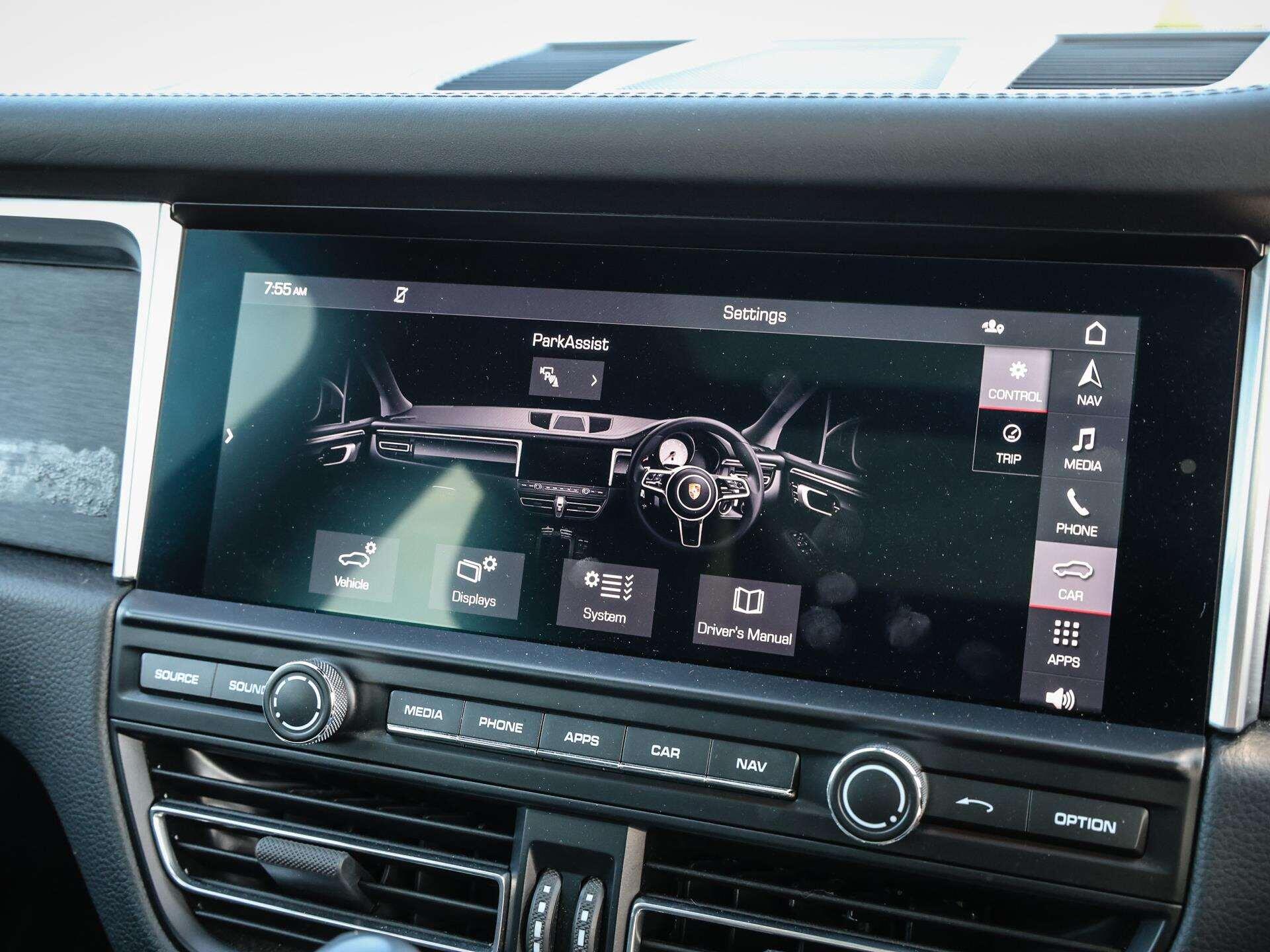 Porsche Macan view 21