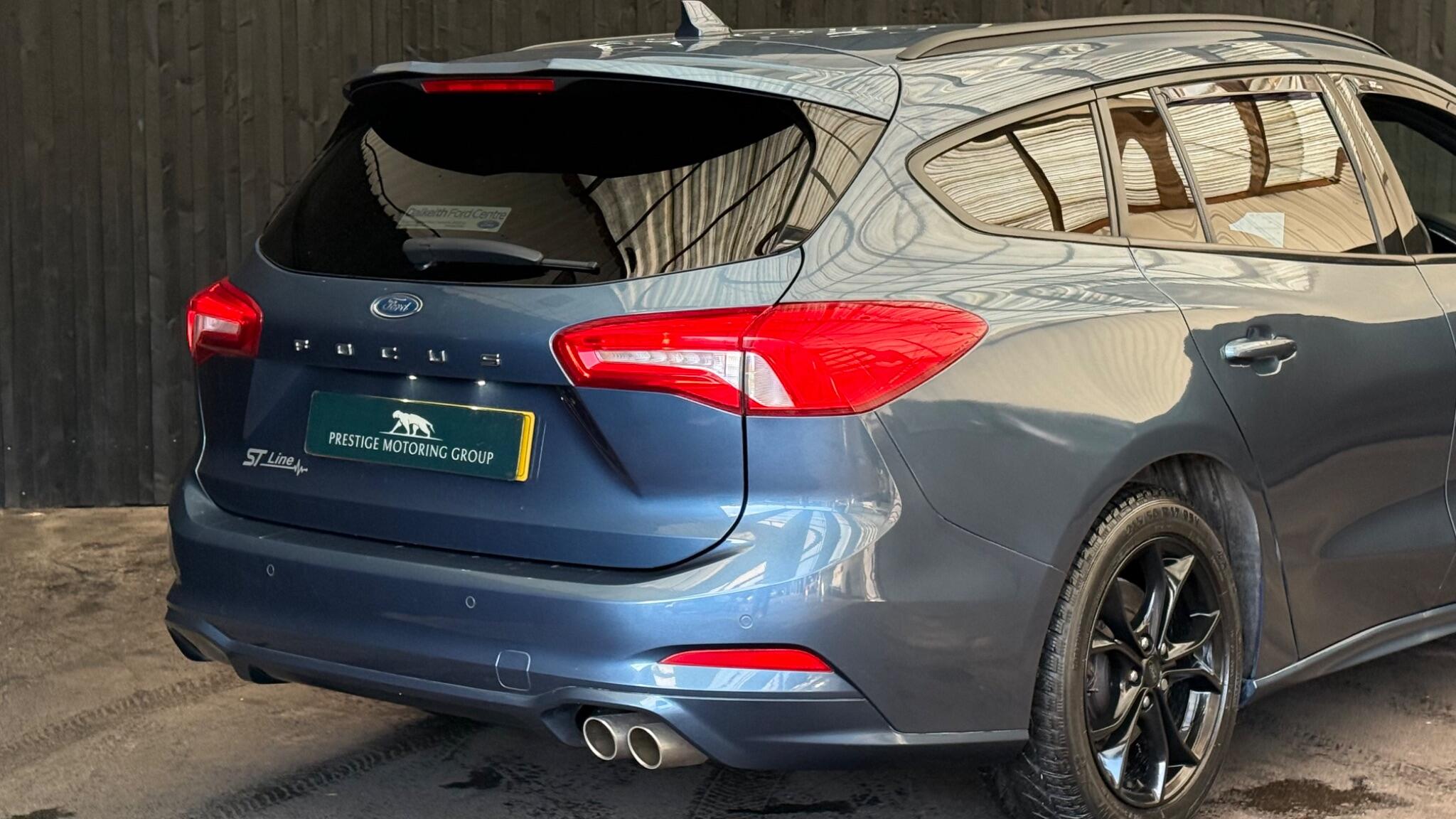 Ford Focus view 11