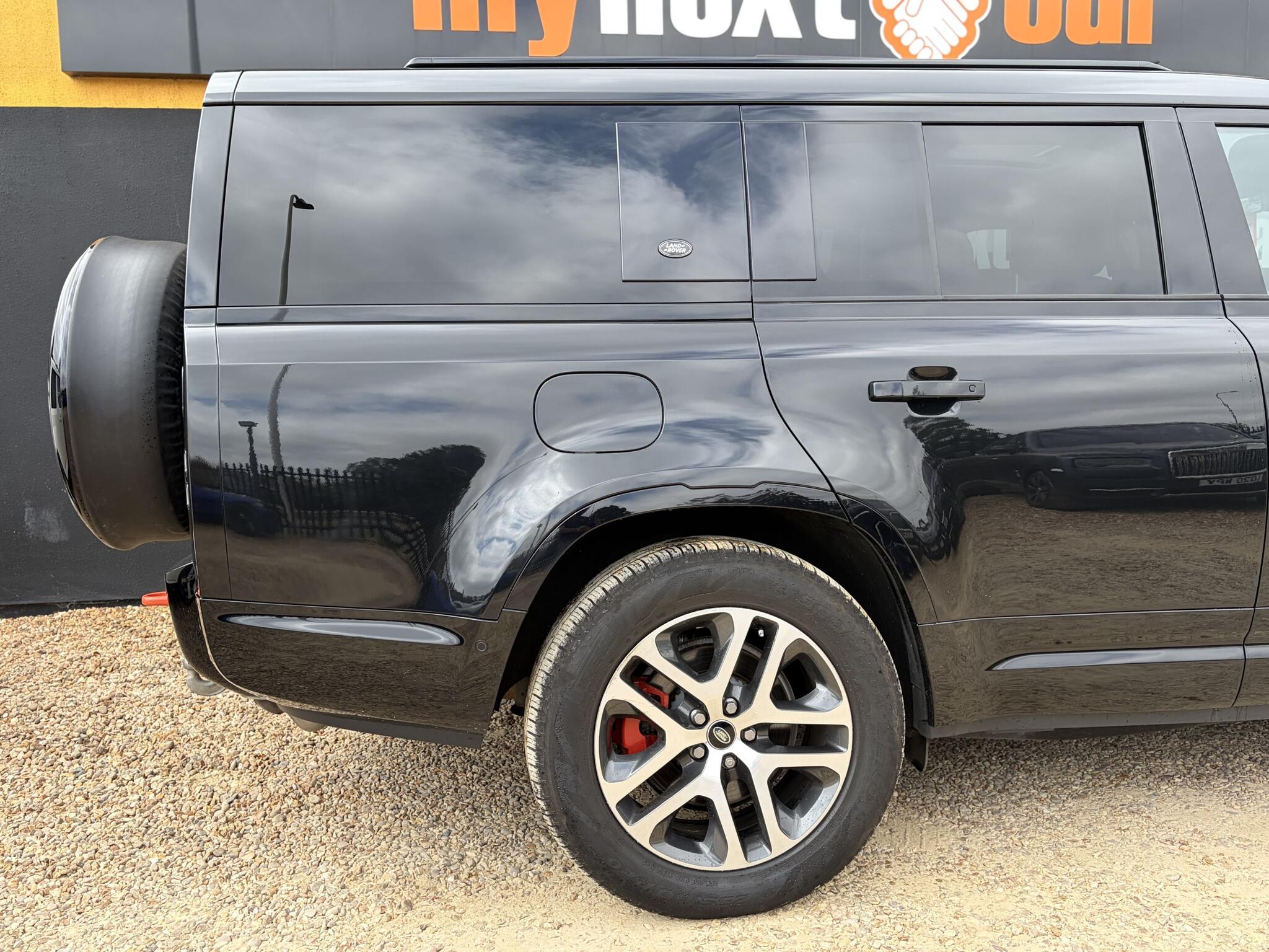 Land Rover Defender 130 view 11