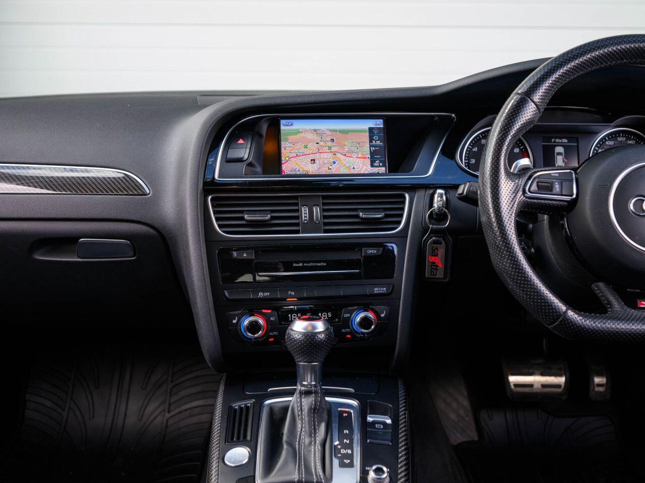 Audi RS4 view 40