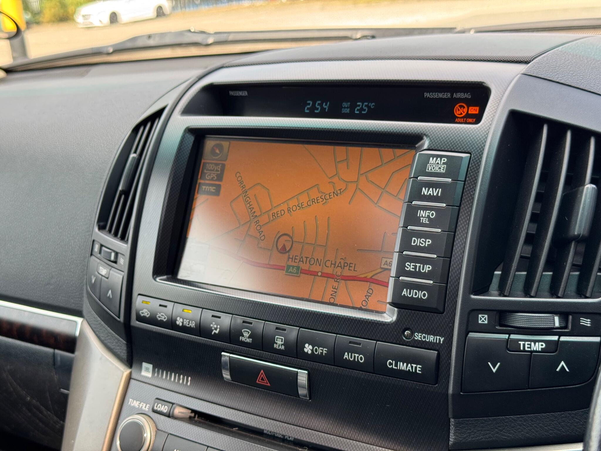 Toyota Land Cruiser view 32